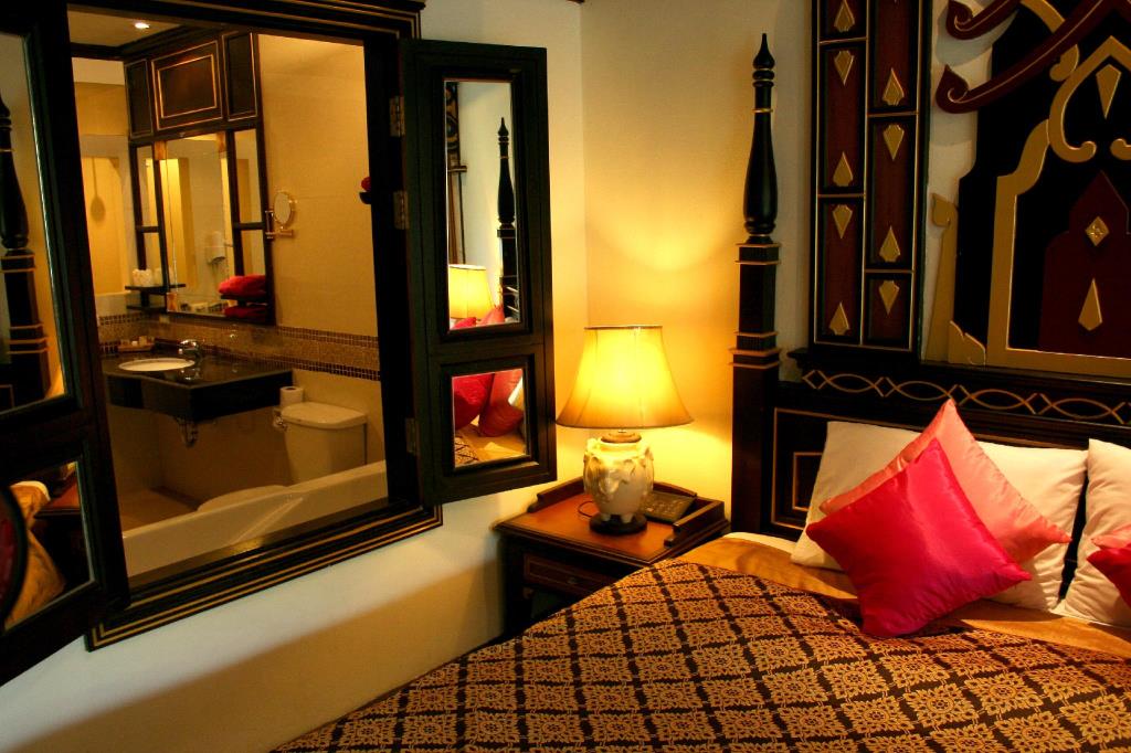 Twin Deluxe Pool View