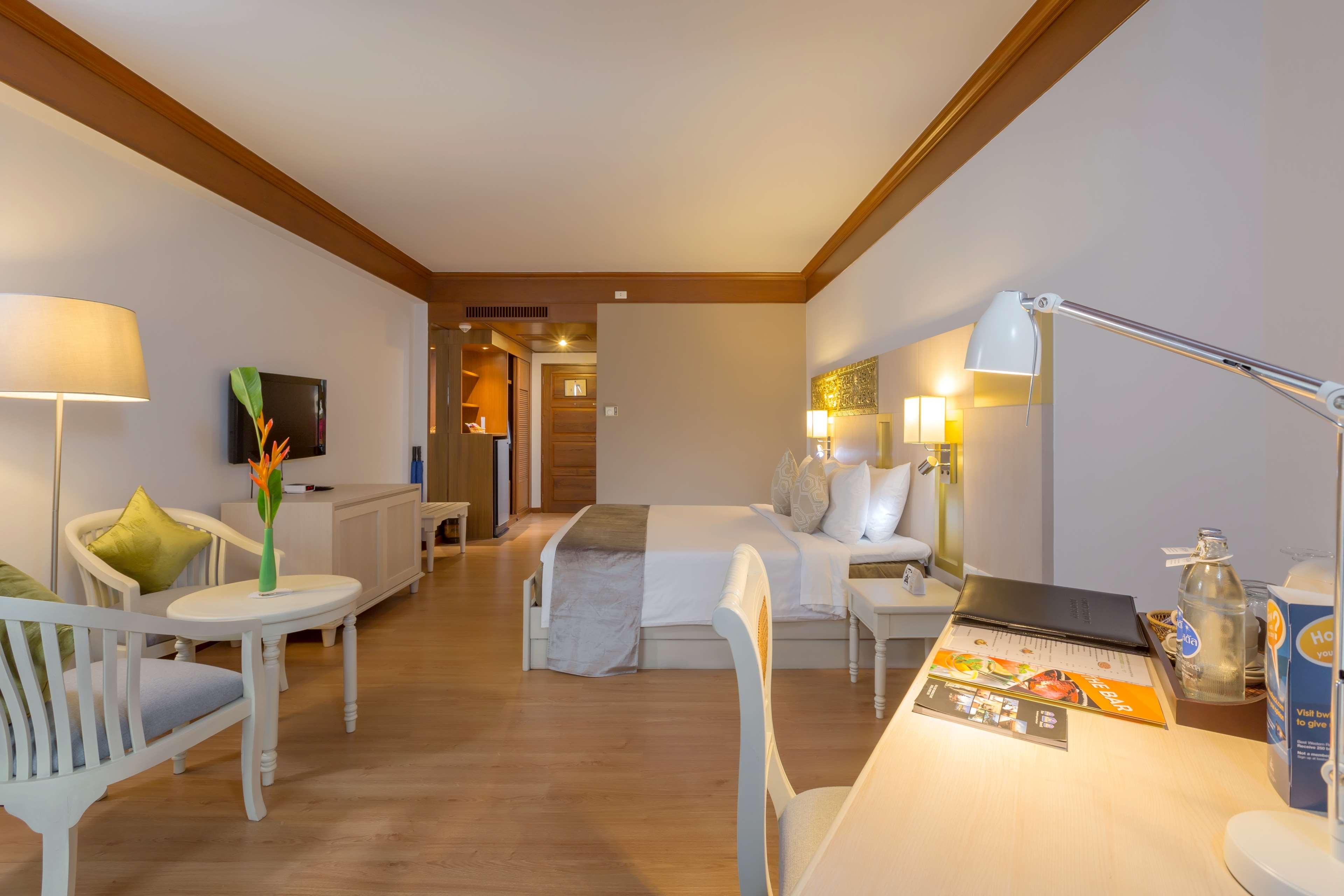 Double Deluxe Pool View