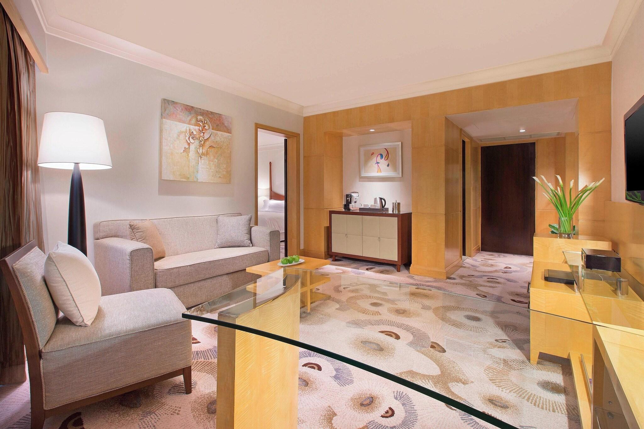 Suite Deluxe King Bed