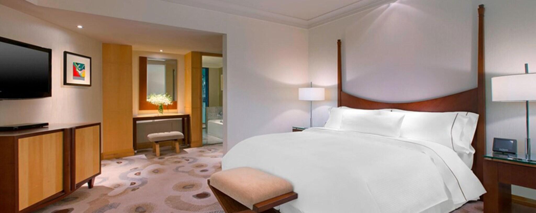 Suite Deluxe King Bed