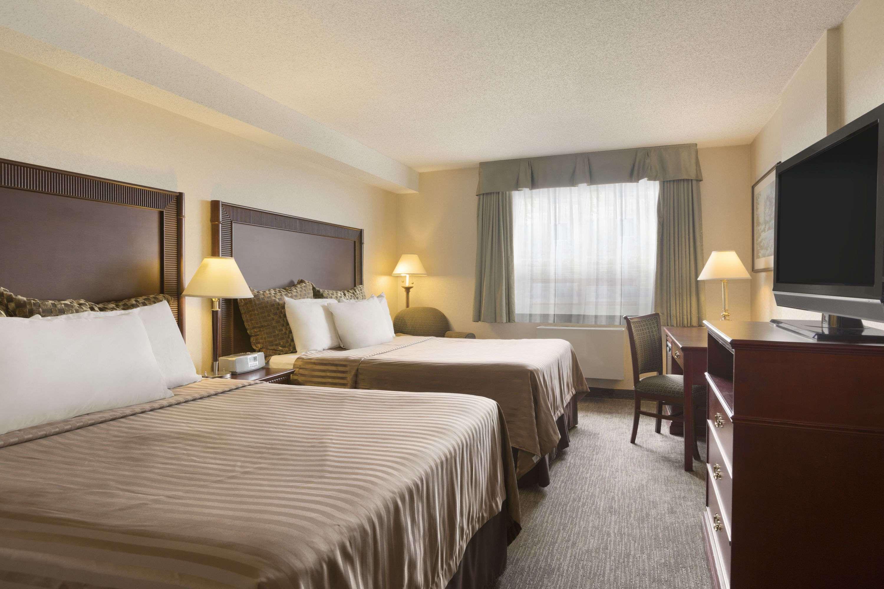 Quadruple Two Queen Beds