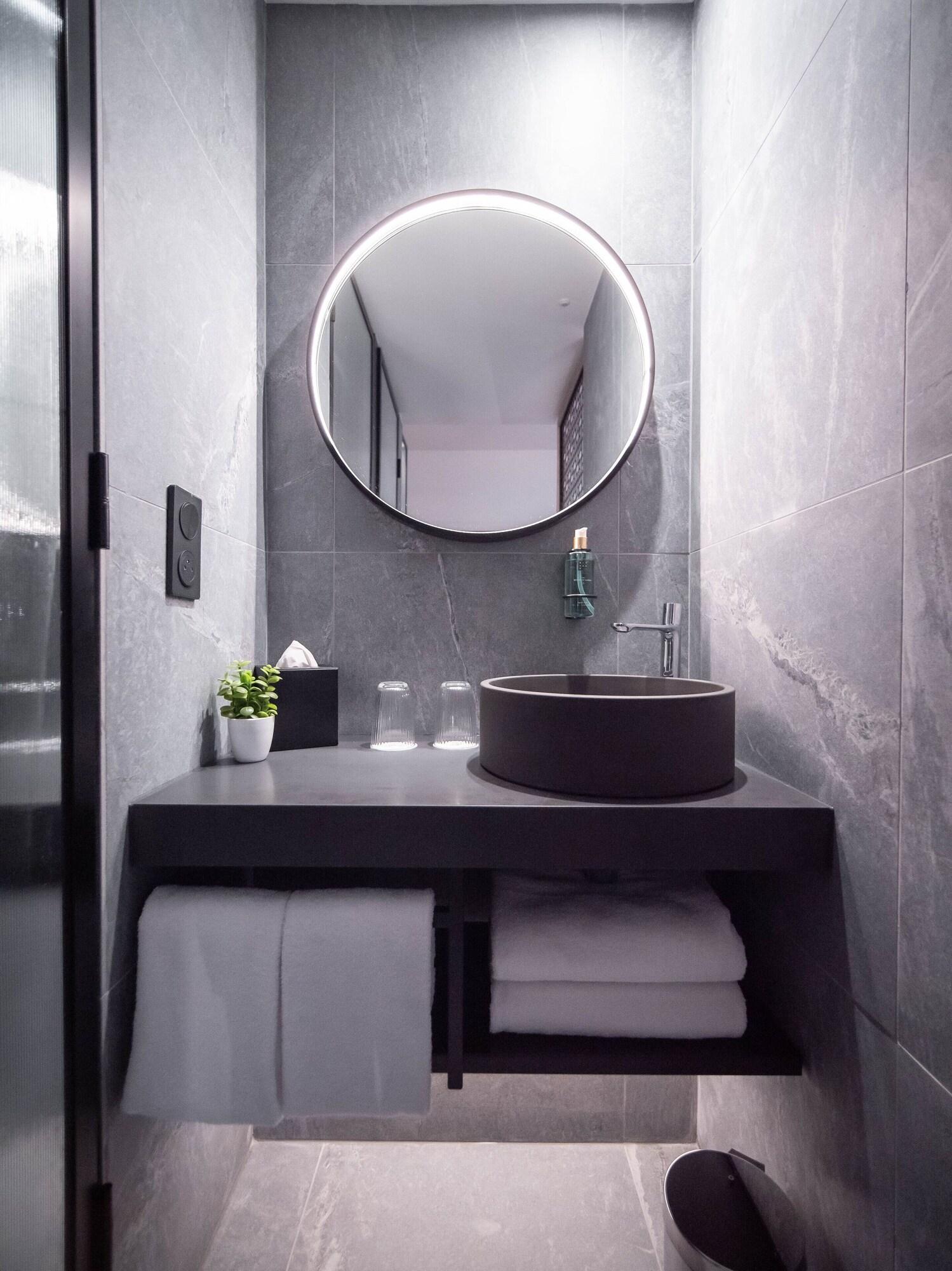 Quadruple Premium Queen Bed