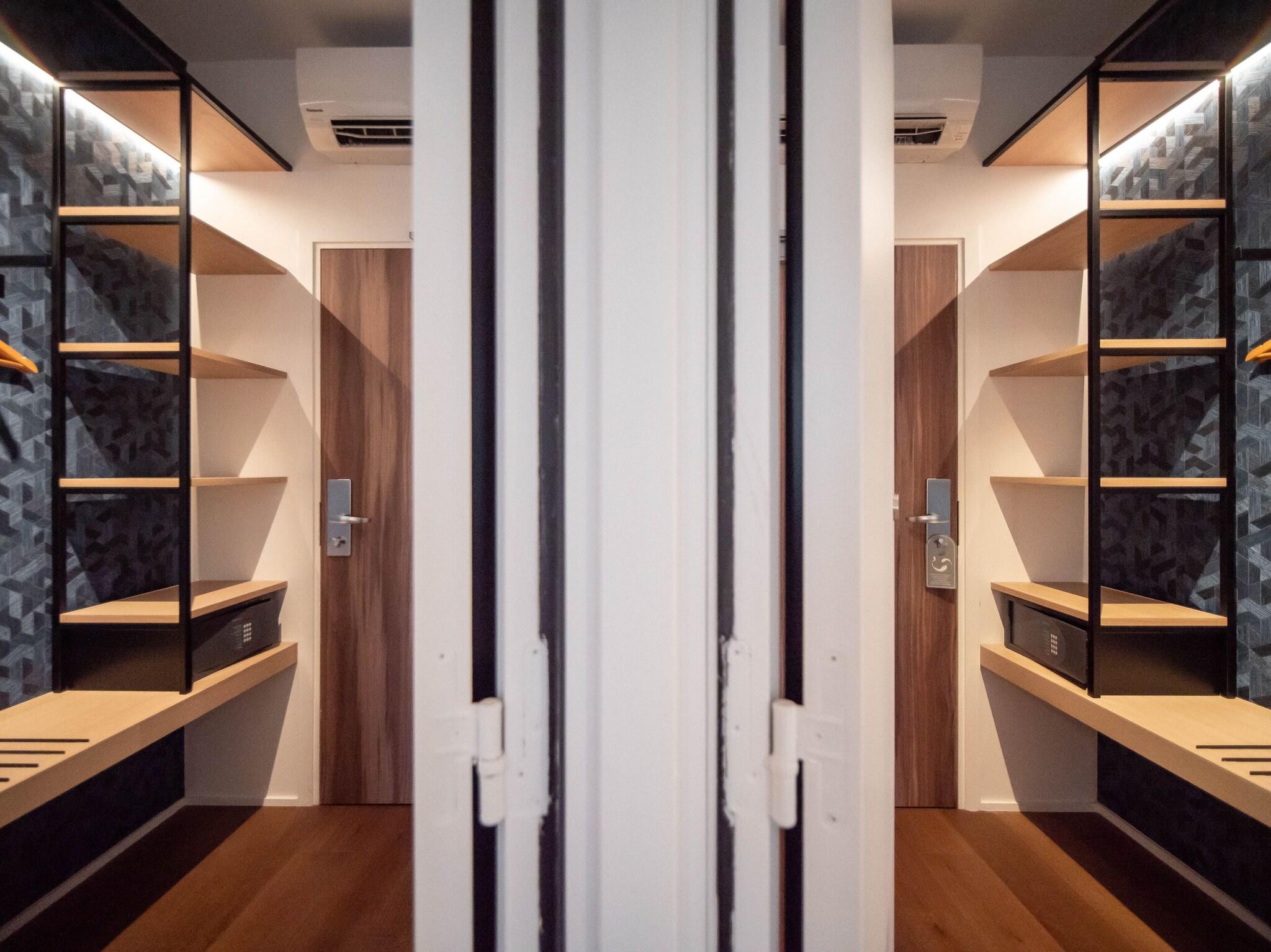 Quadruple Premium Queen Bed