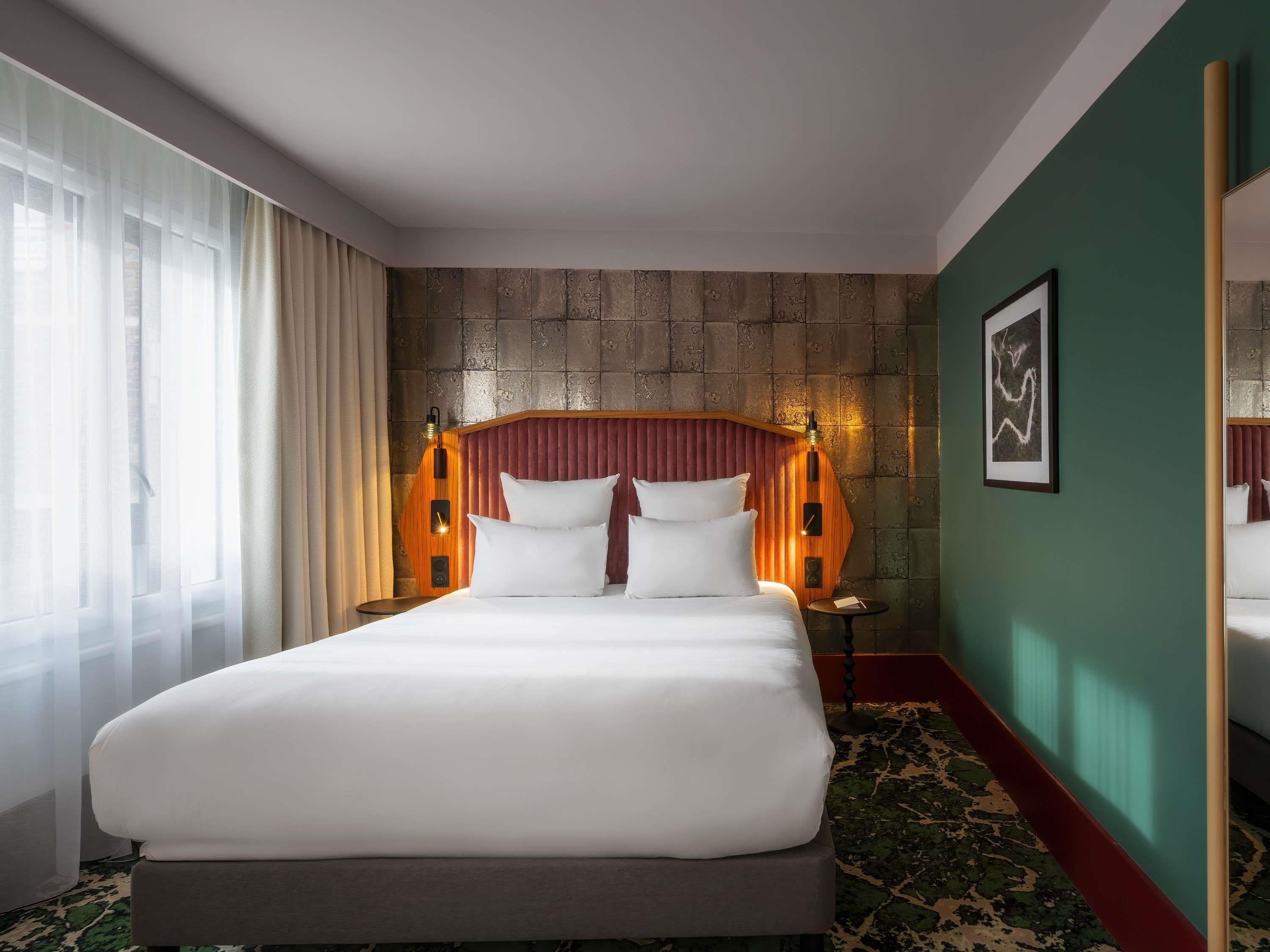 Double Deluxe Queen Bed