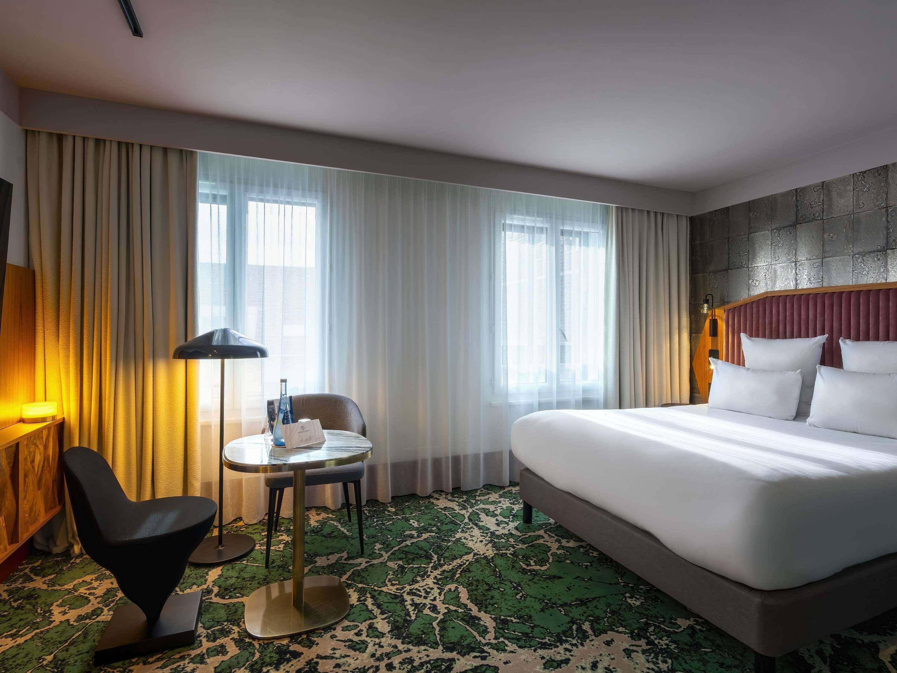 Double Deluxe Queen Bed