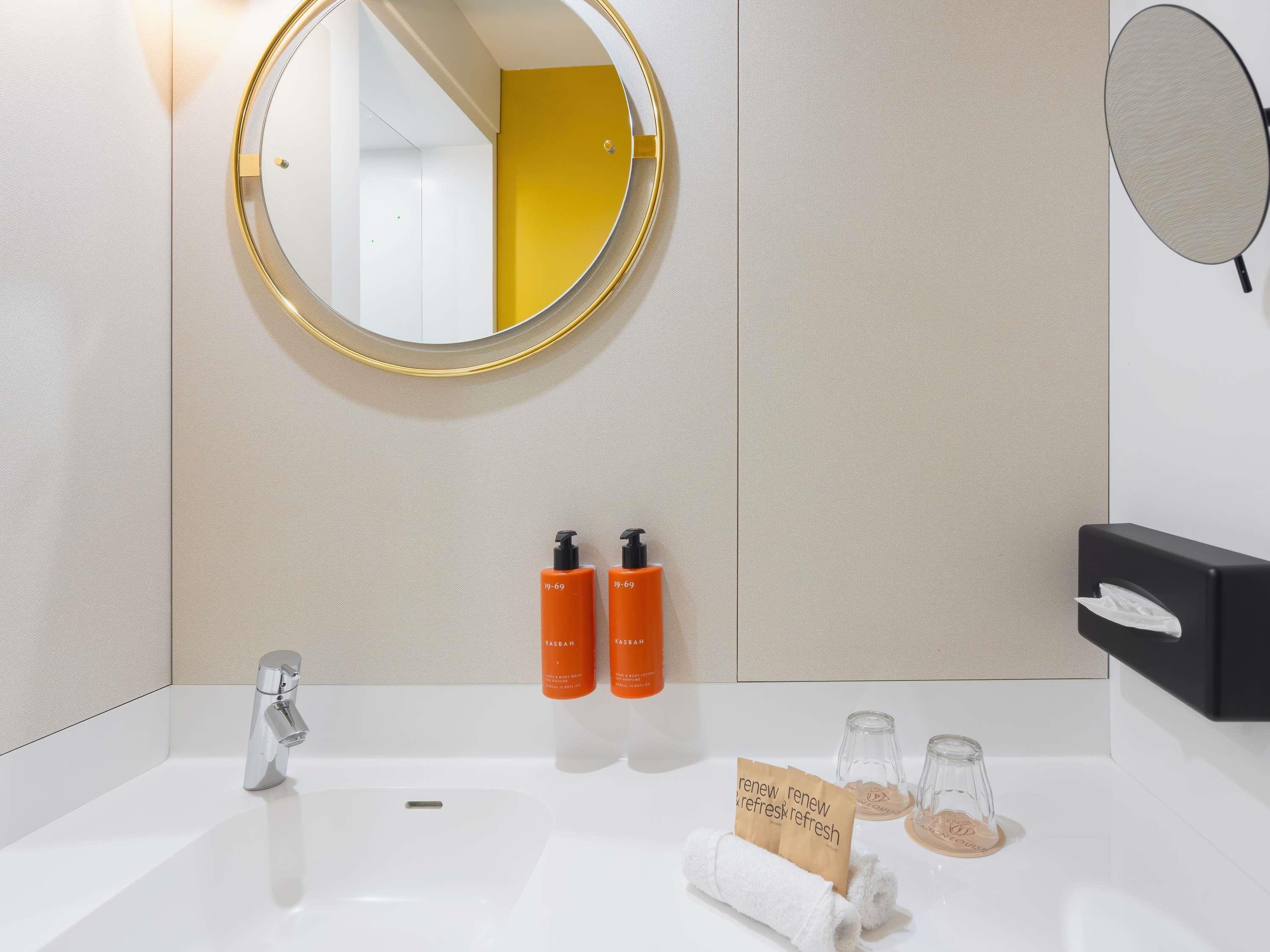 Double Deluxe Queen Bed