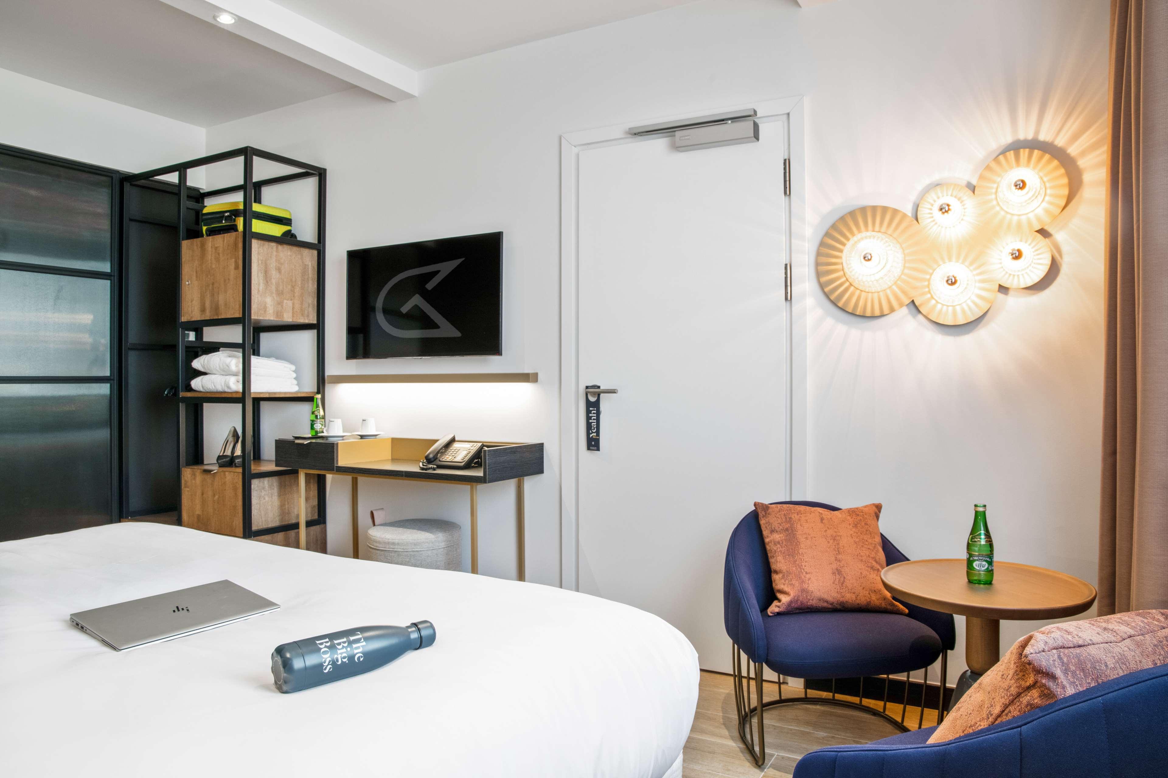 Double Executive Queen Bed