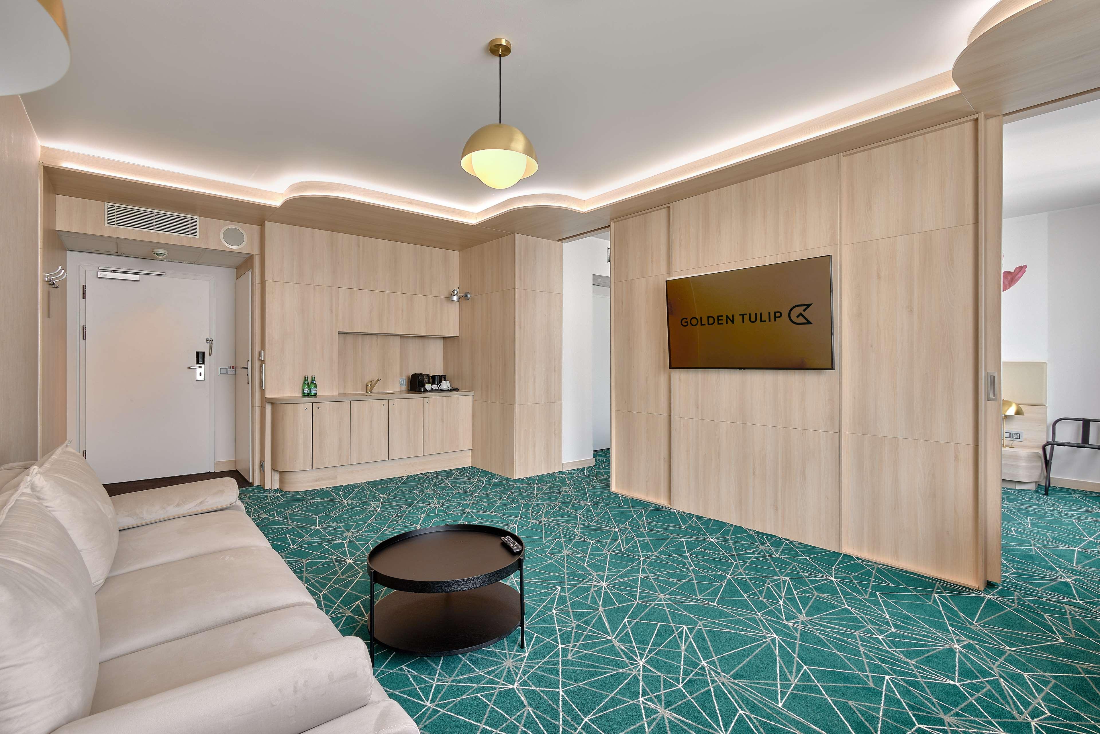 Junior Suite King Size Bed