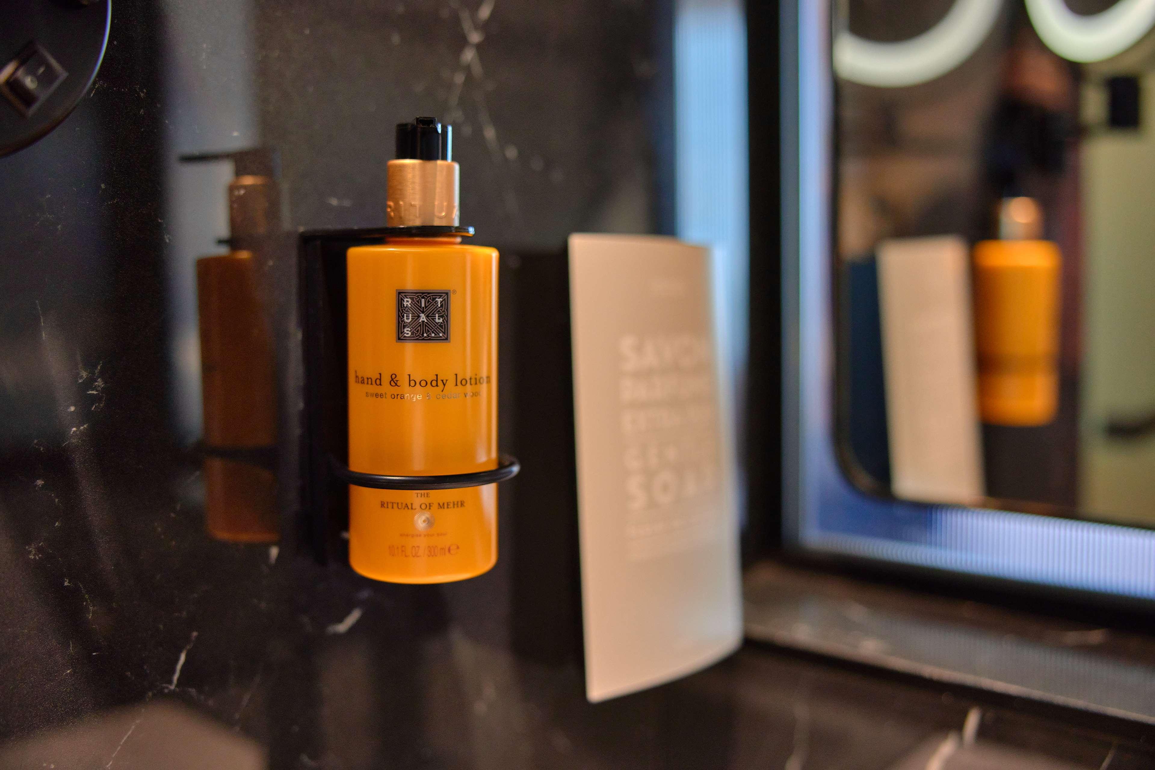 Double Executive Queen Bed