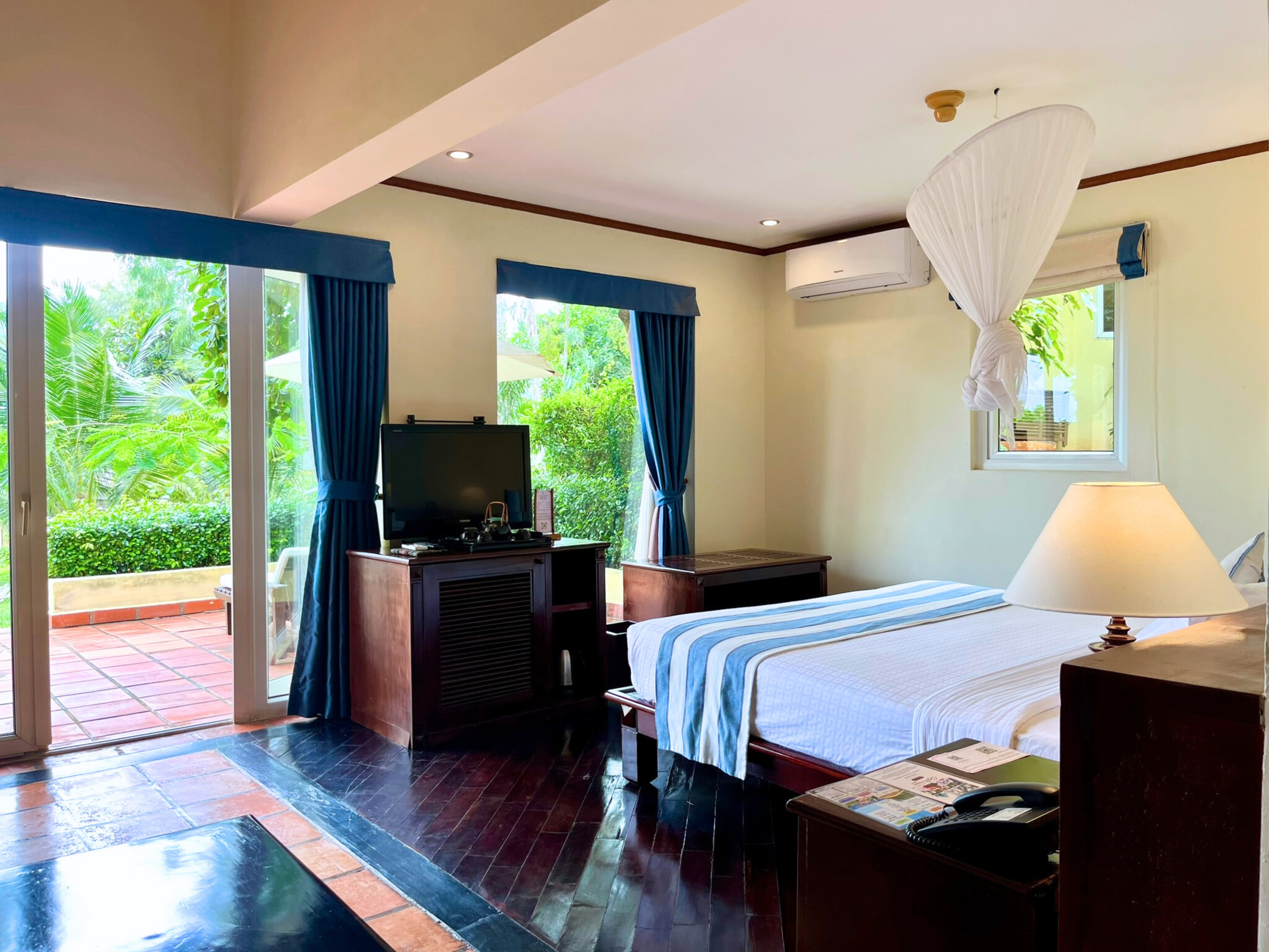 Bungalow Garden View