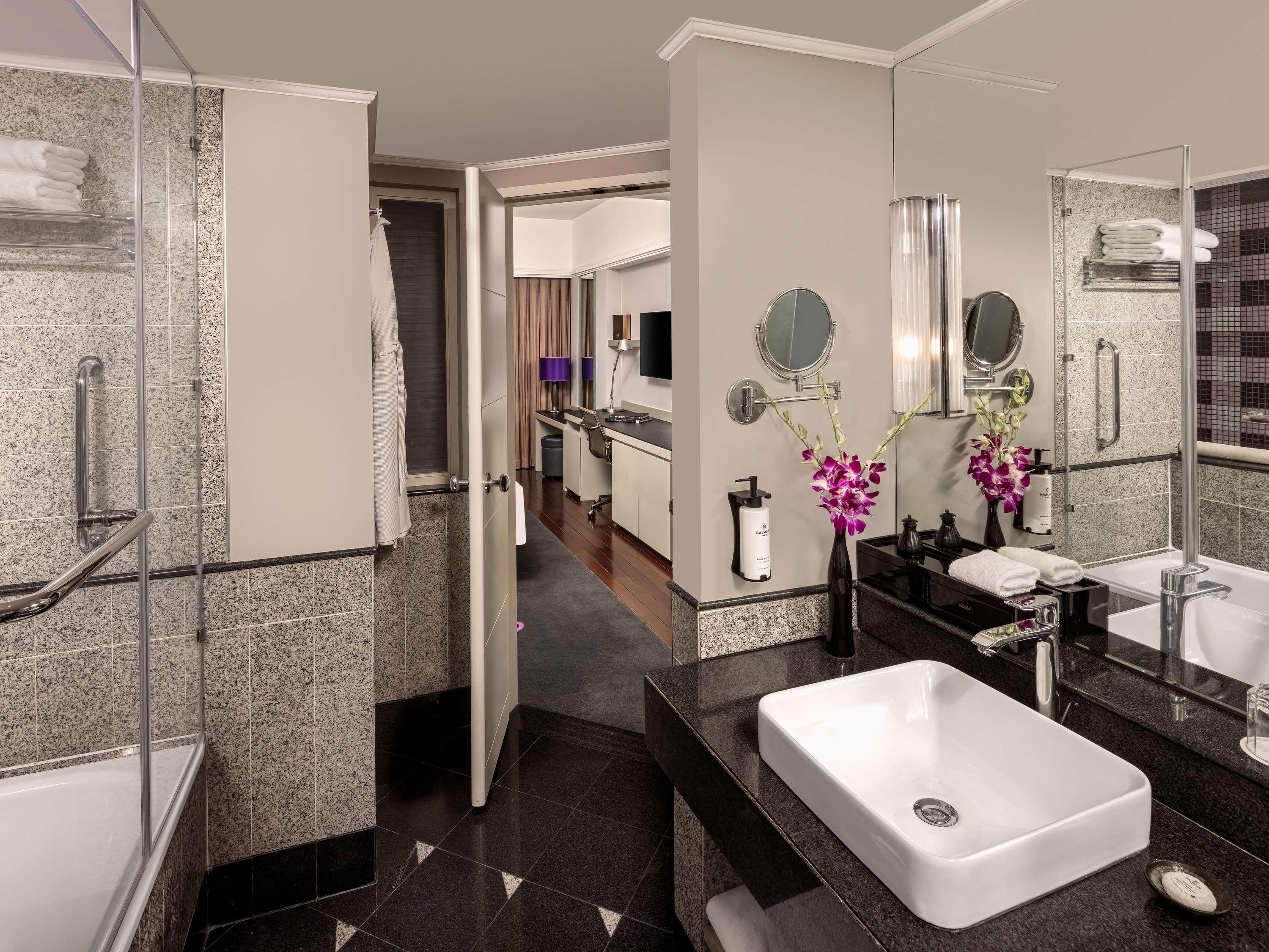 Twin Luxury City View