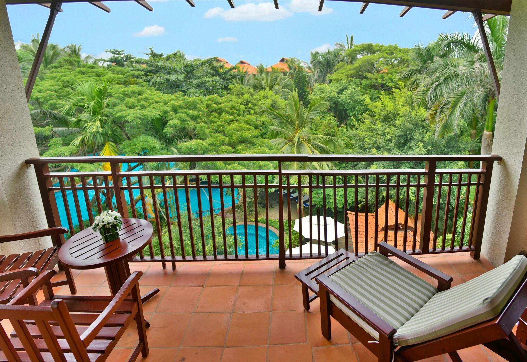 Twin Superior Pool View