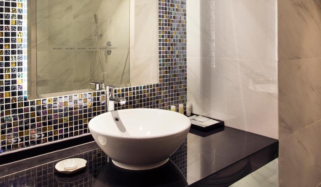 Single Deluxe King Bed