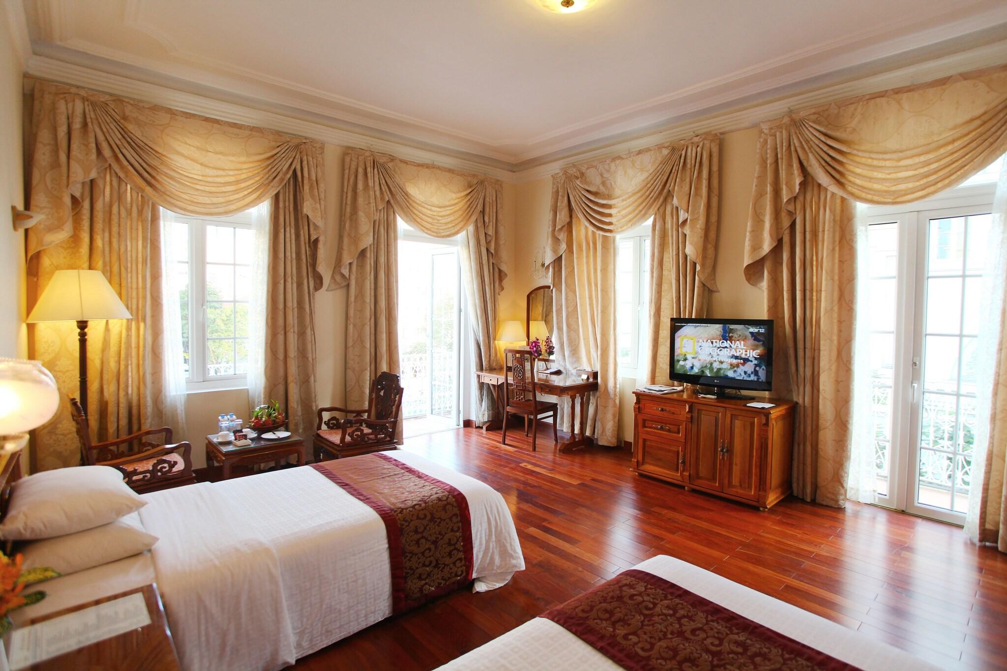 Double Queen Size Bed