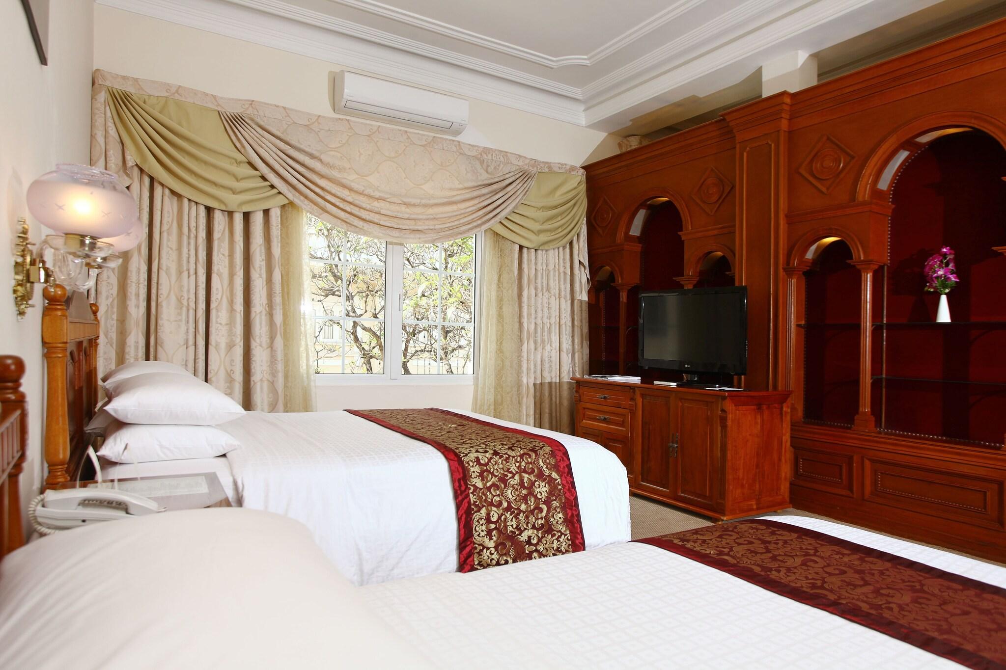 Double Queen Size Bed