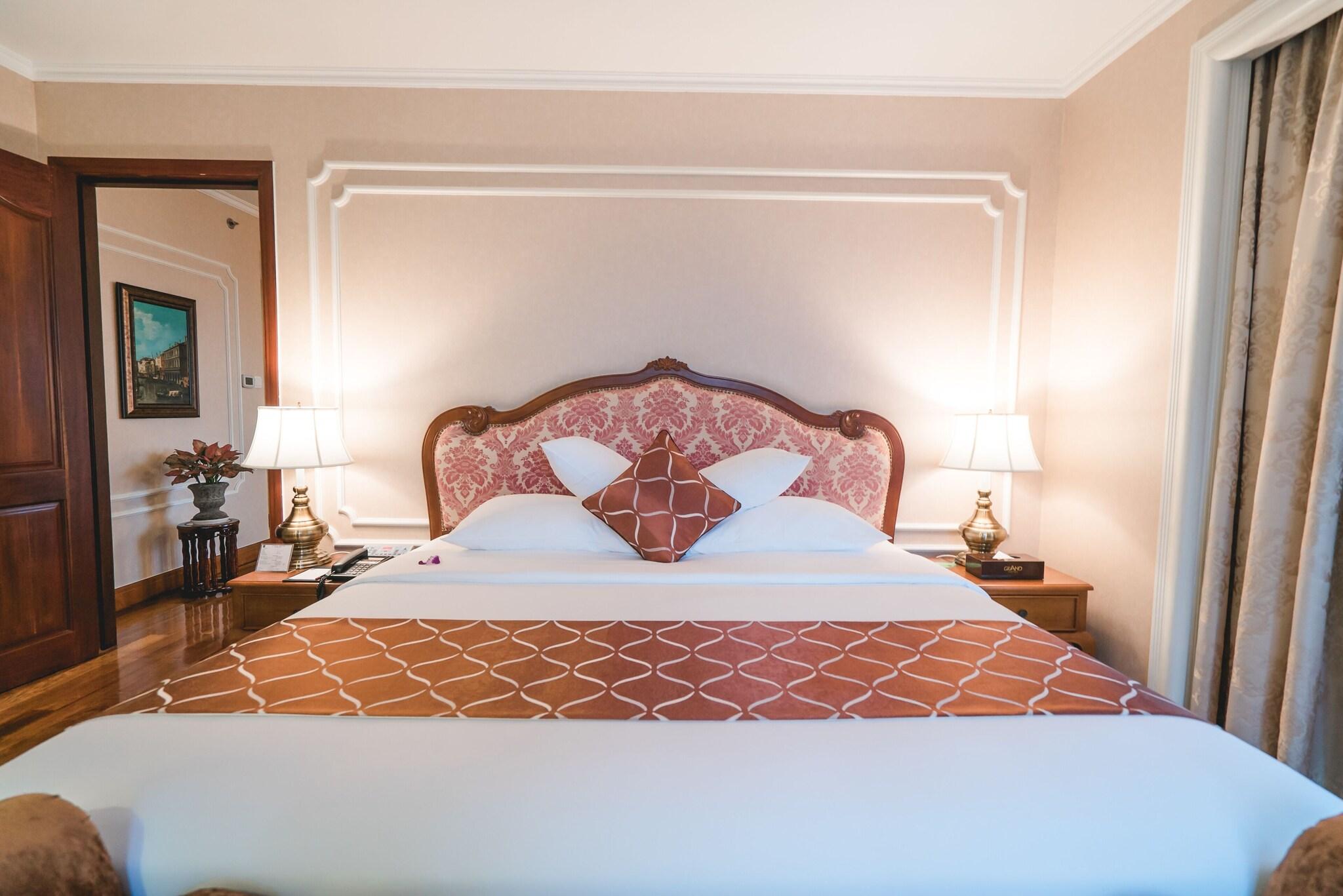 Double Deluxe King Bed