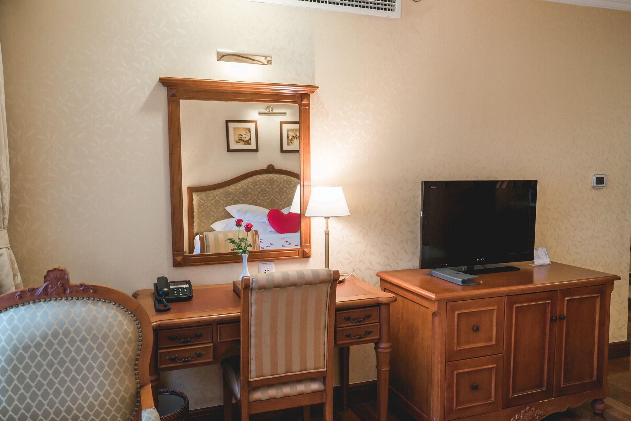 Double Deluxe King Bed