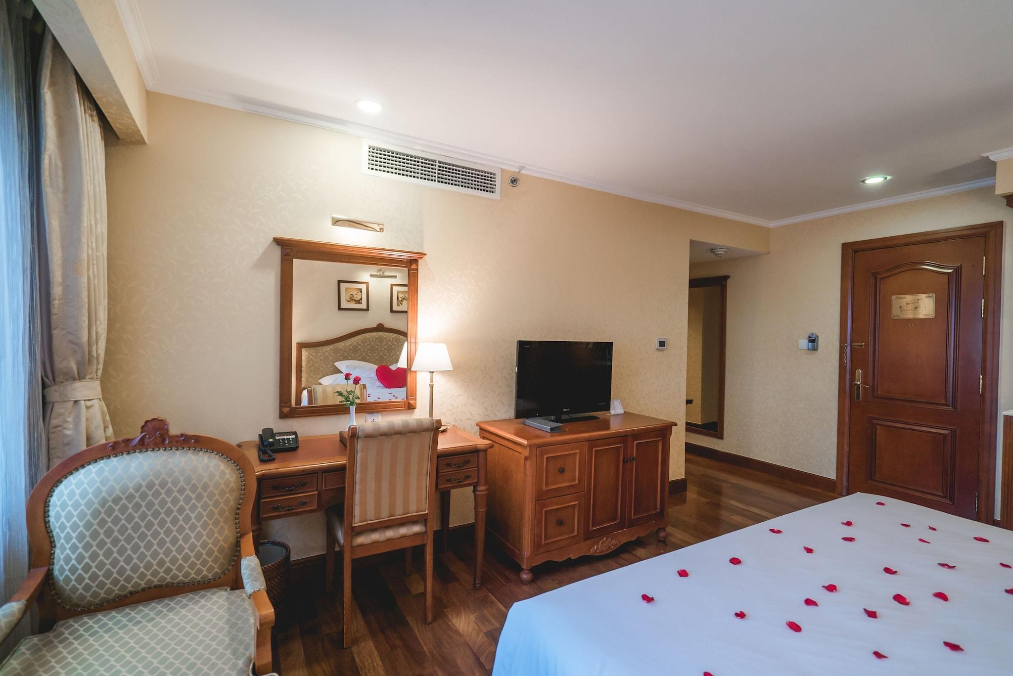 Double Deluxe King Bed