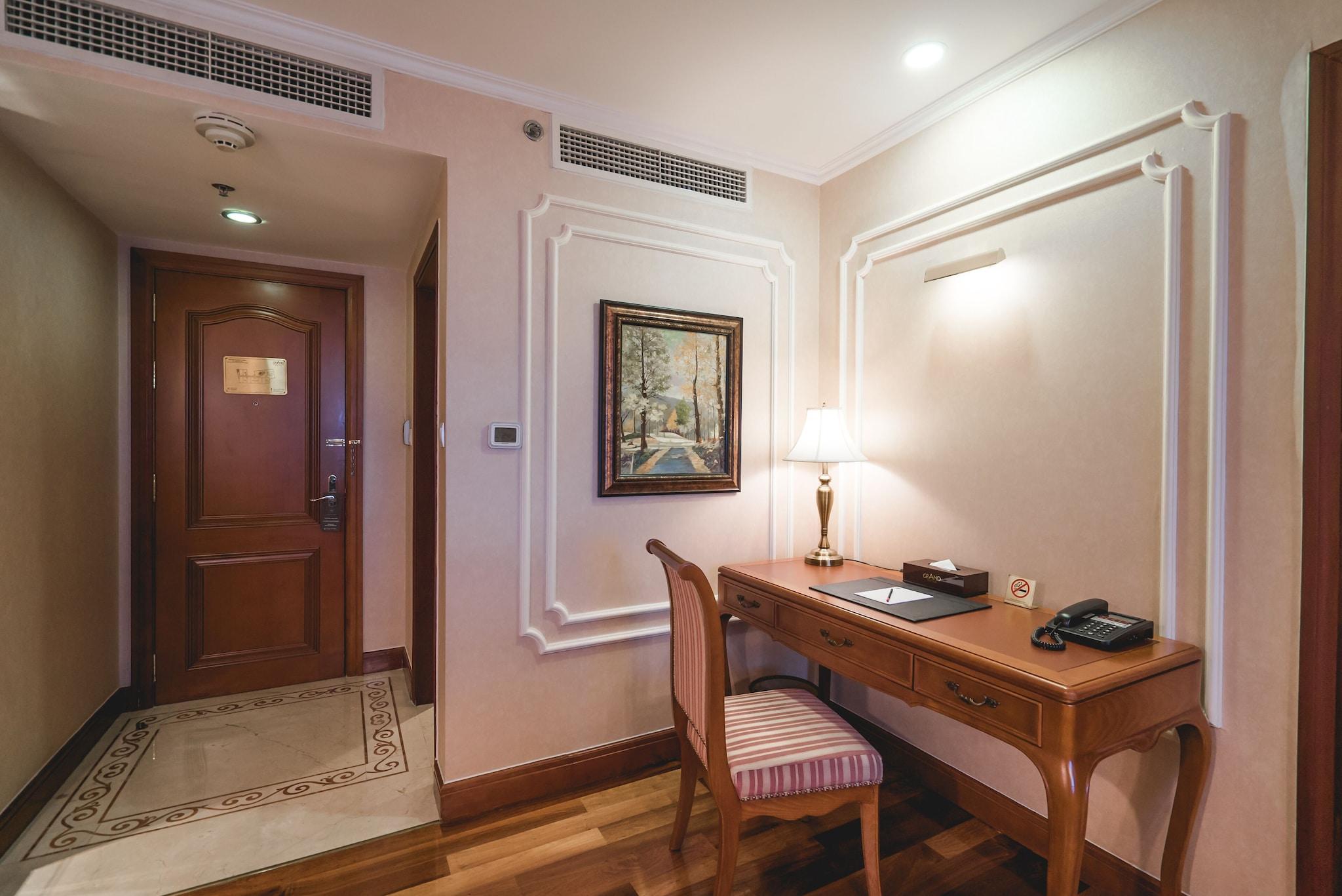 Double Deluxe King Bed