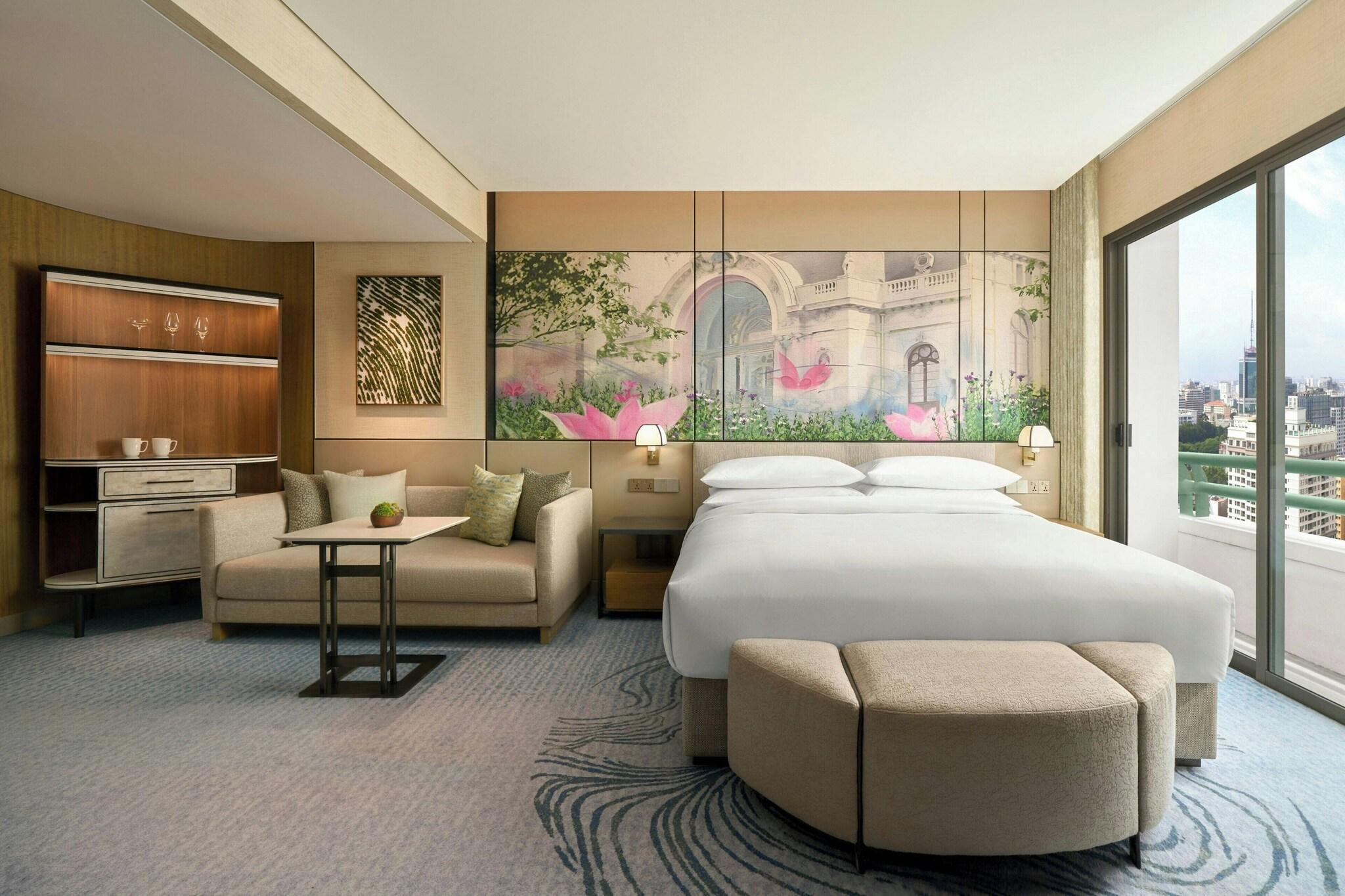 Studio King Size Bed