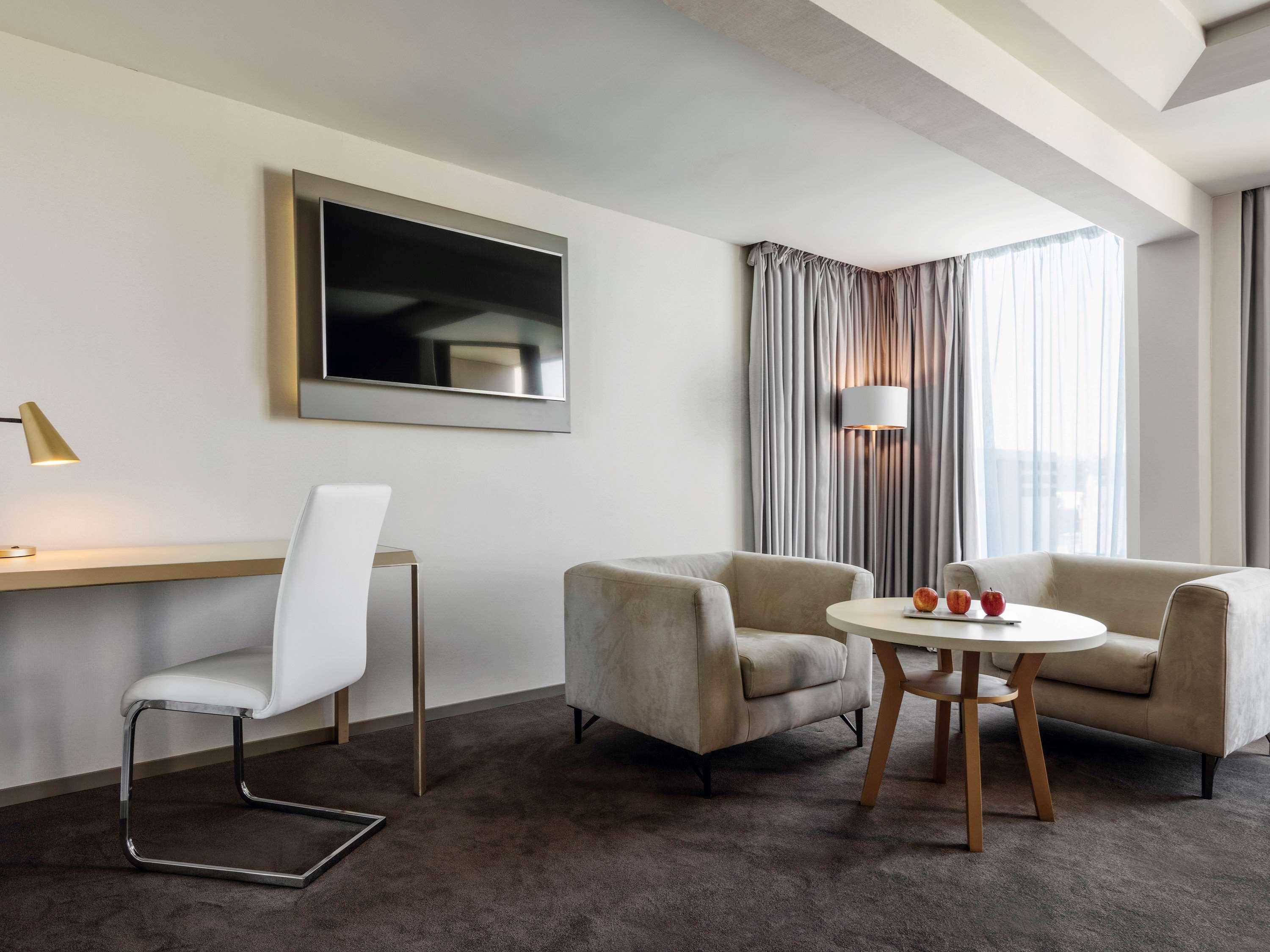 Junior Suite Sea View King Bed