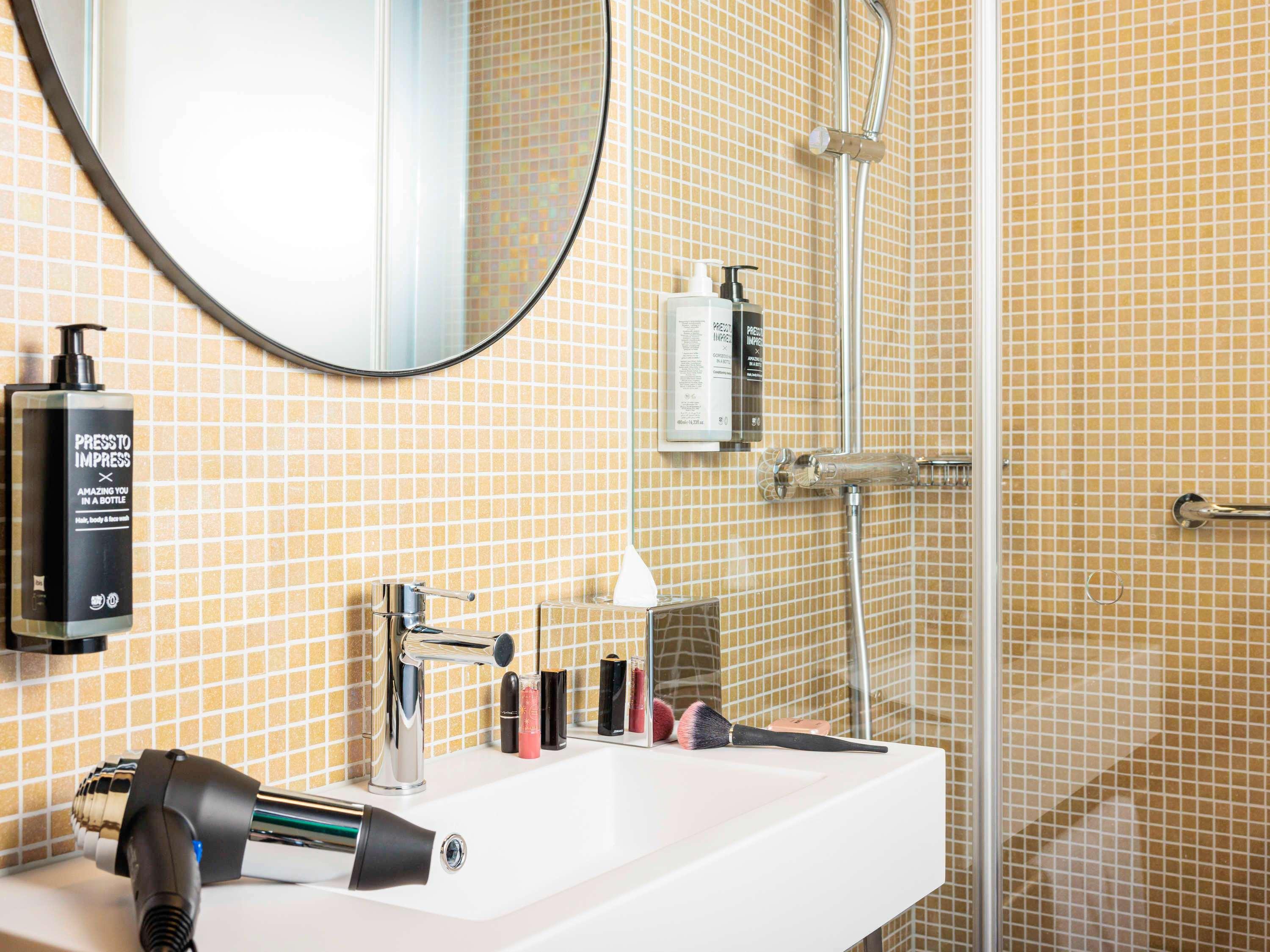 Triple Superior Queen Bed