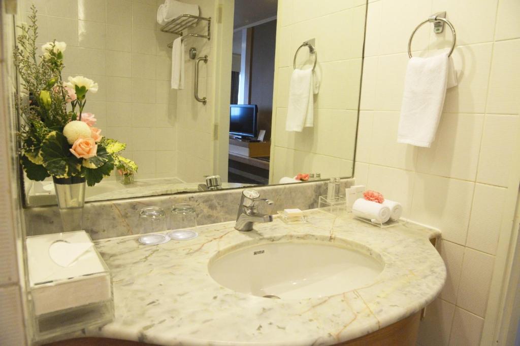 Double or Twin Deluxe Pool View