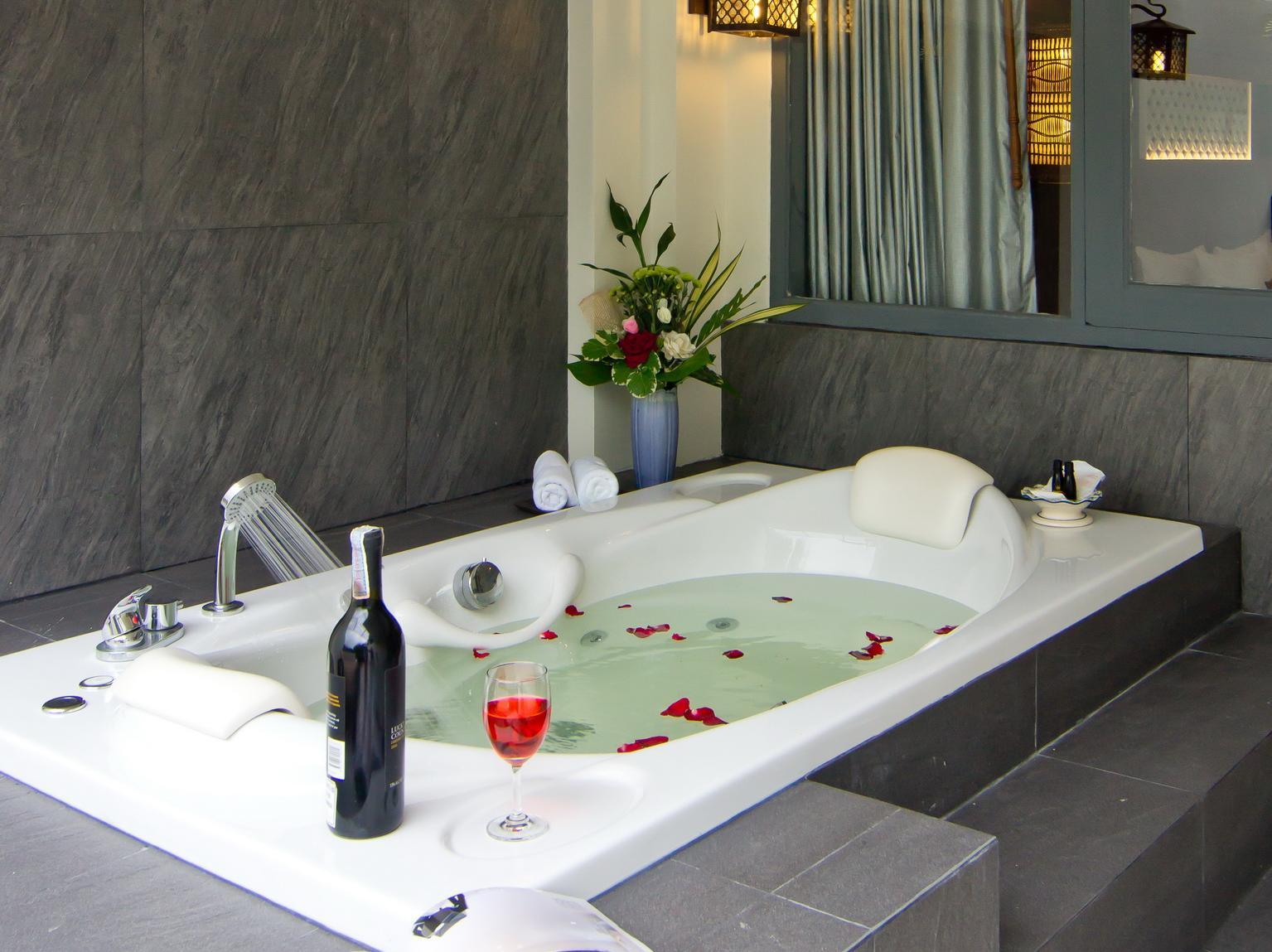 Double Deluxe with Jacuzzi