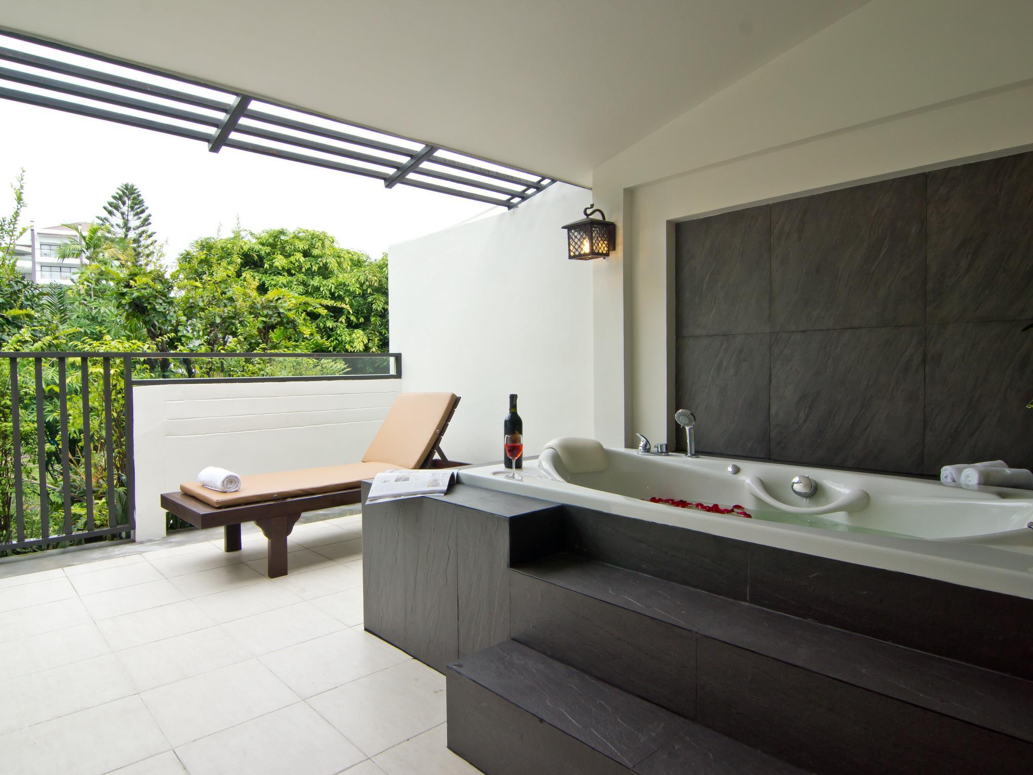 Single Deluxe with Jacuzzi