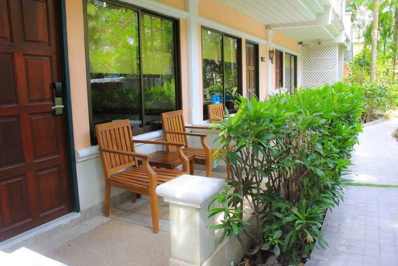 Double or Twin Deluxe Pool View