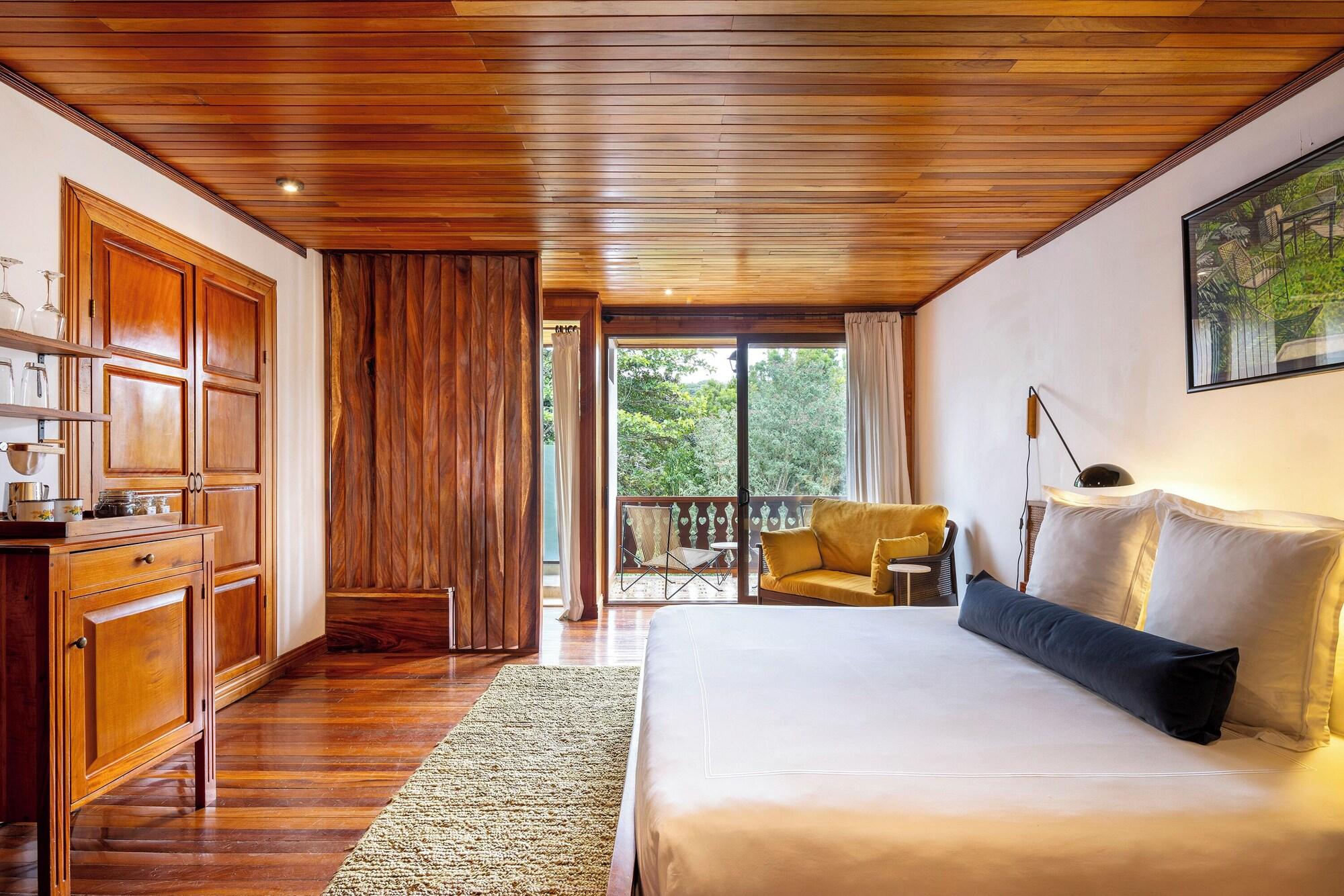 Double King Size Bed