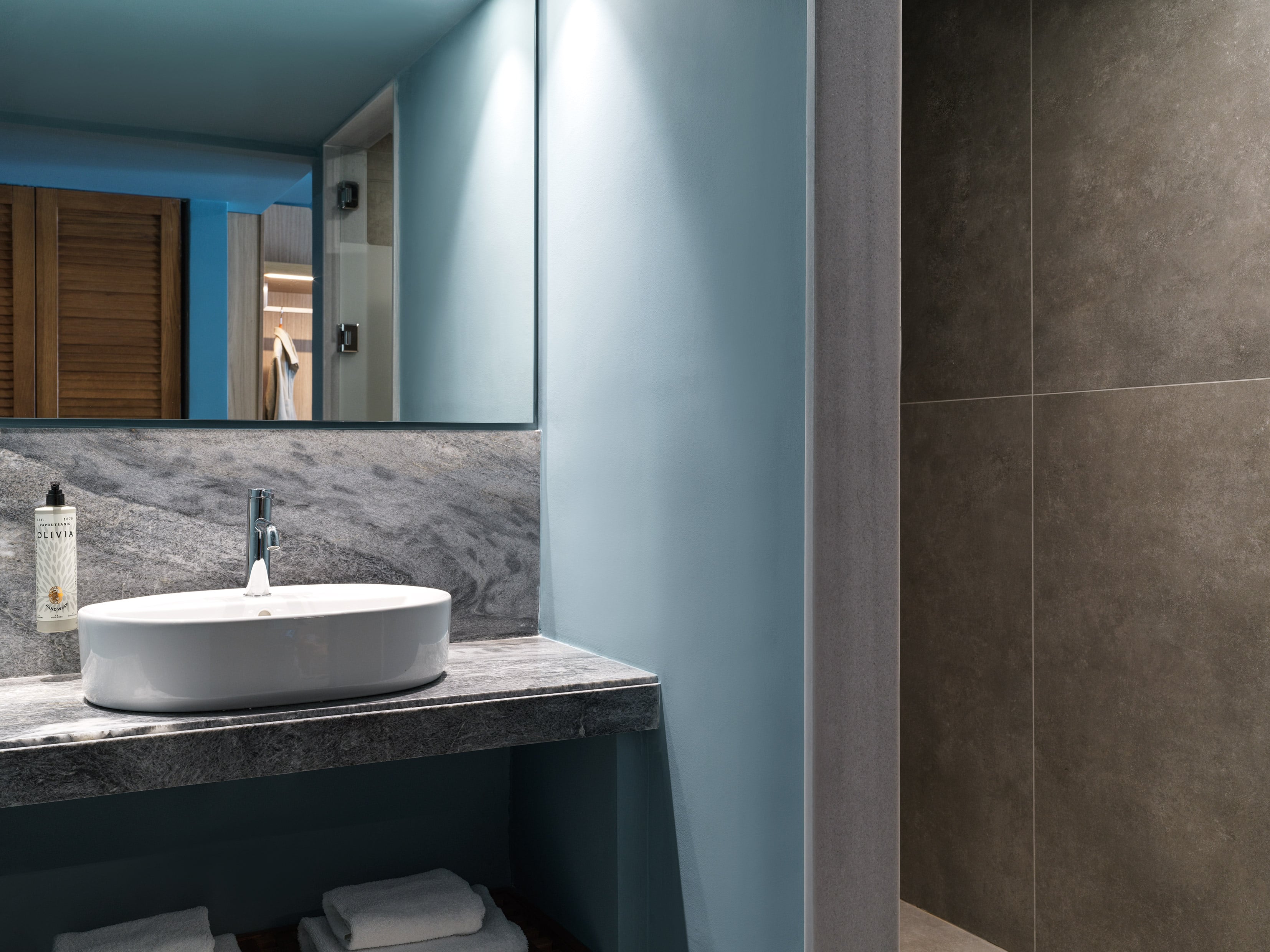 Quadruple Two Bedrooms One Bathroom