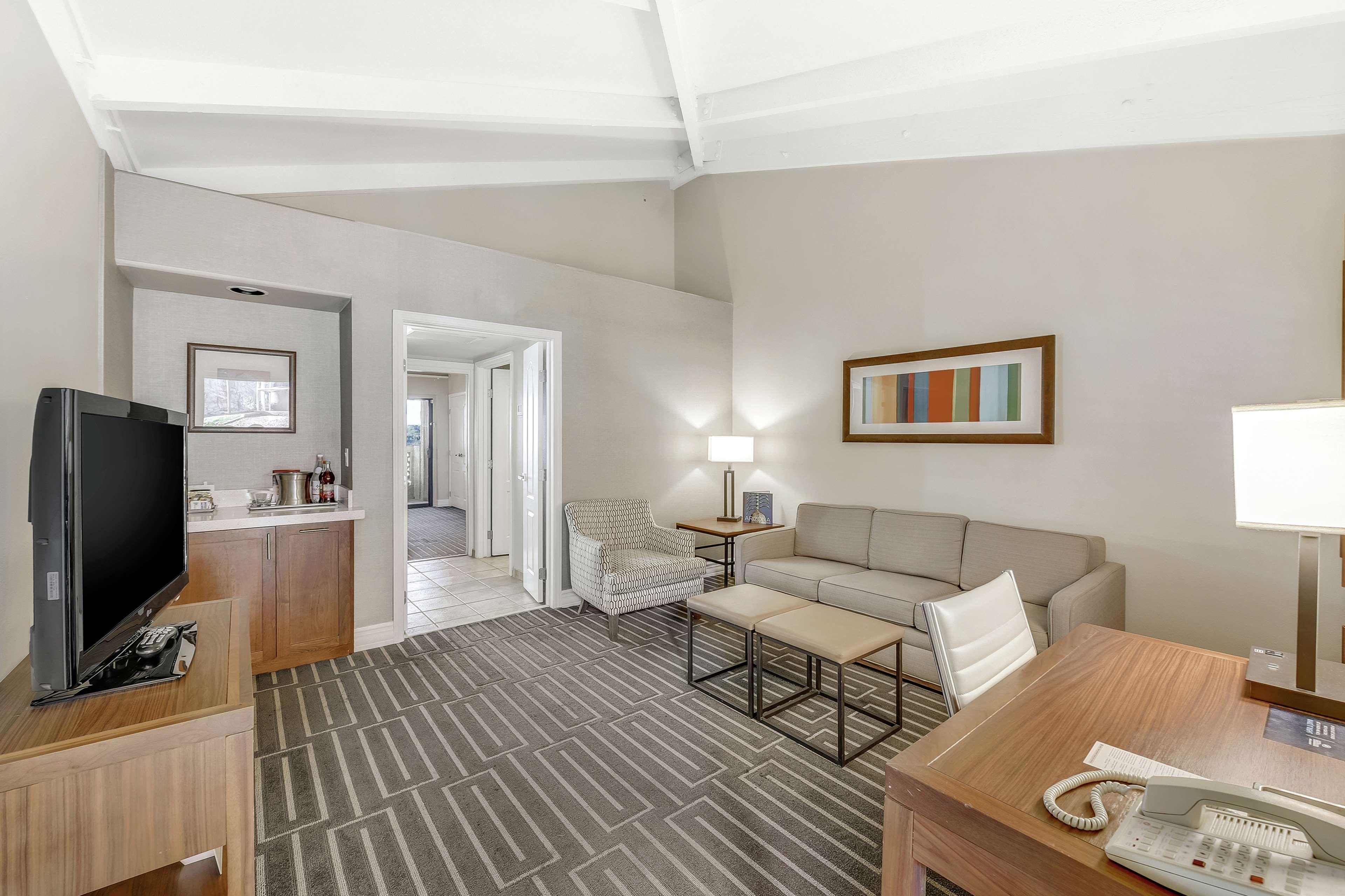 Suite Two Queen Beds One Bedroom