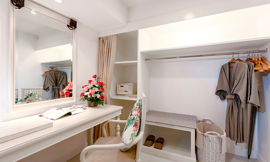 Suite Pool View One Bedroom