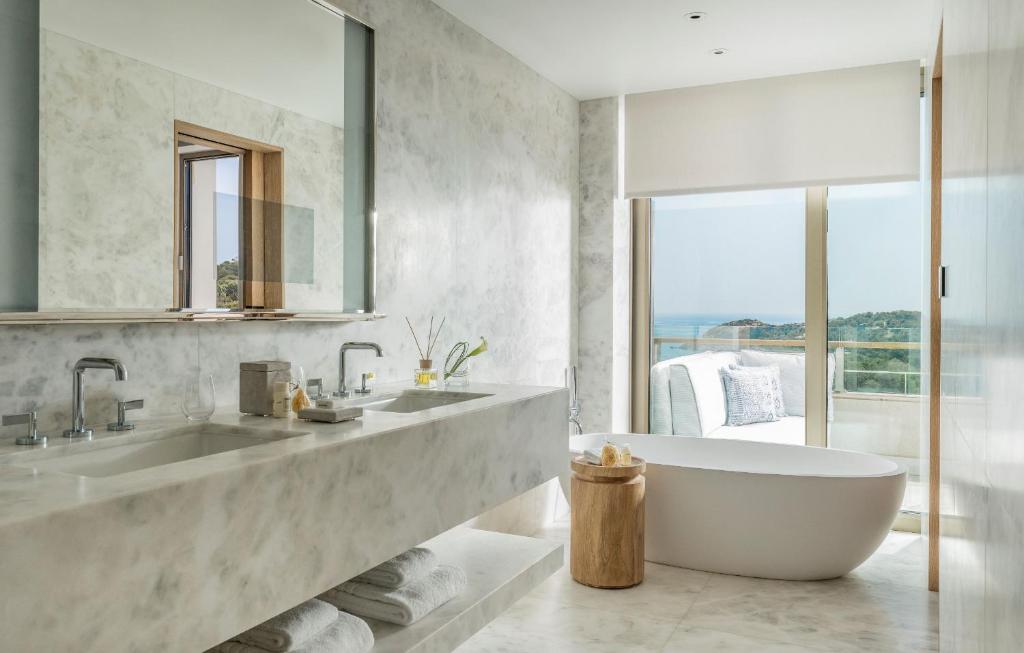 Junior Suite King Size Bed