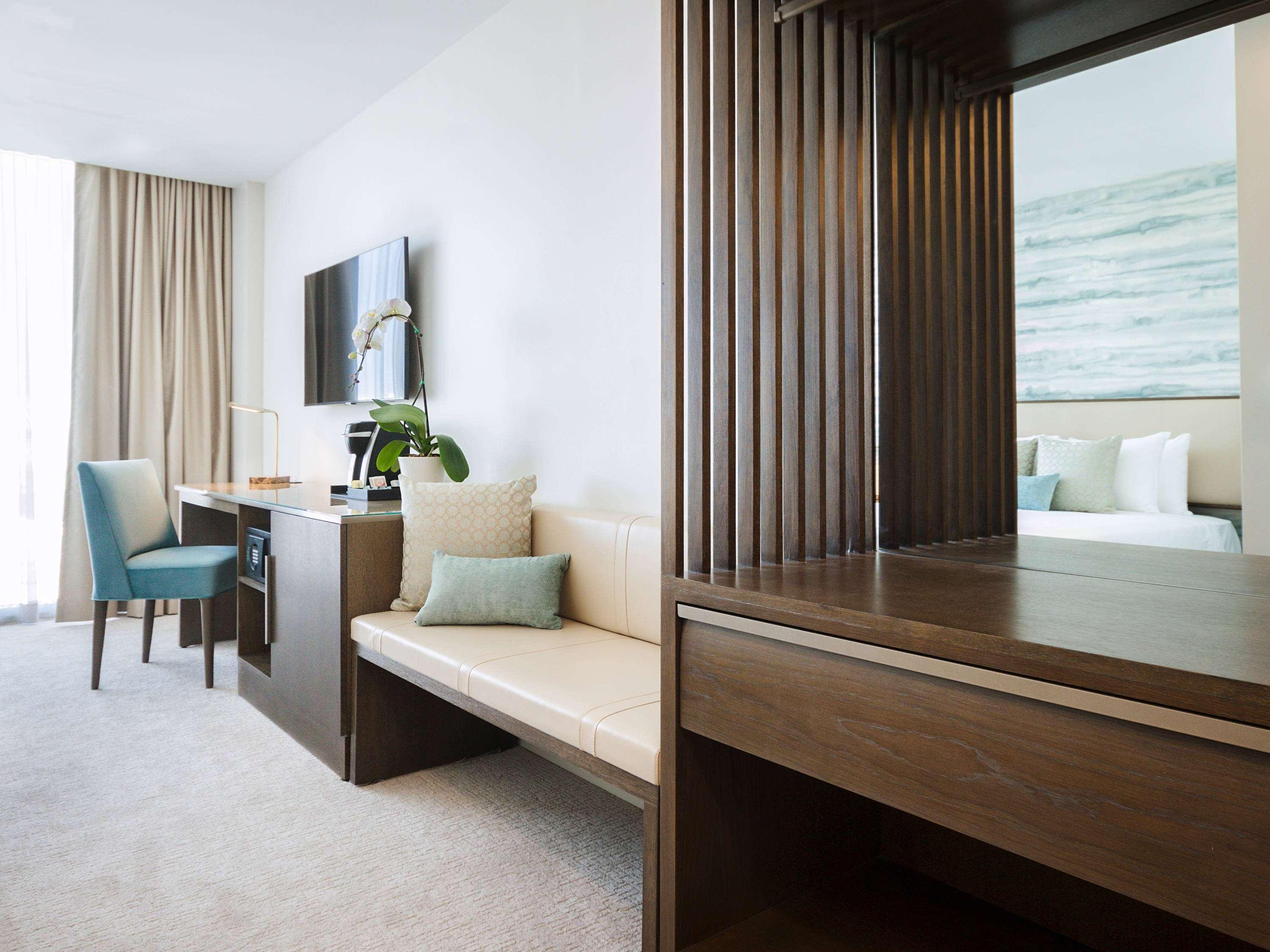 Twin Deluxe Two Queen Beds