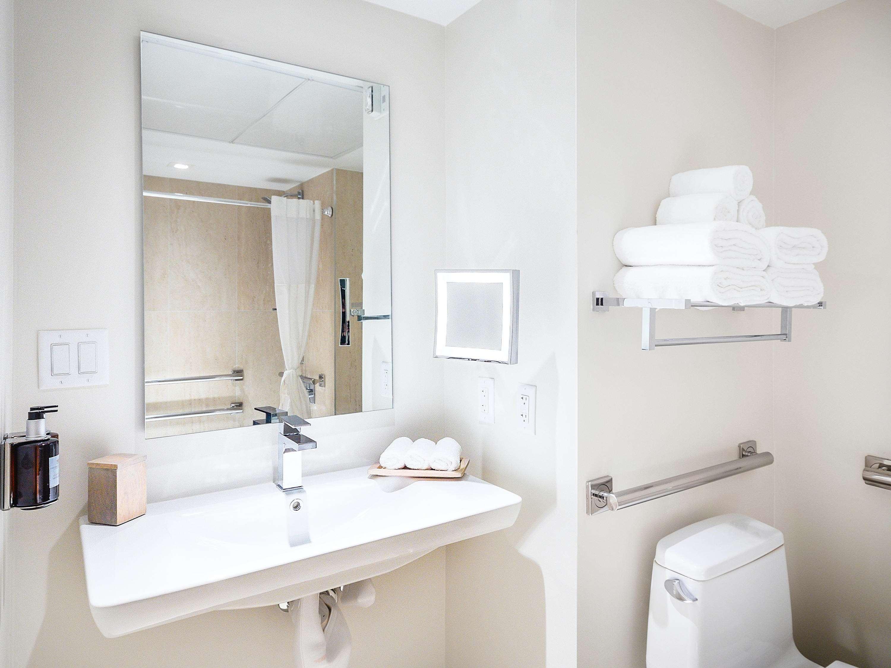 Twin Deluxe Two Queen Beds