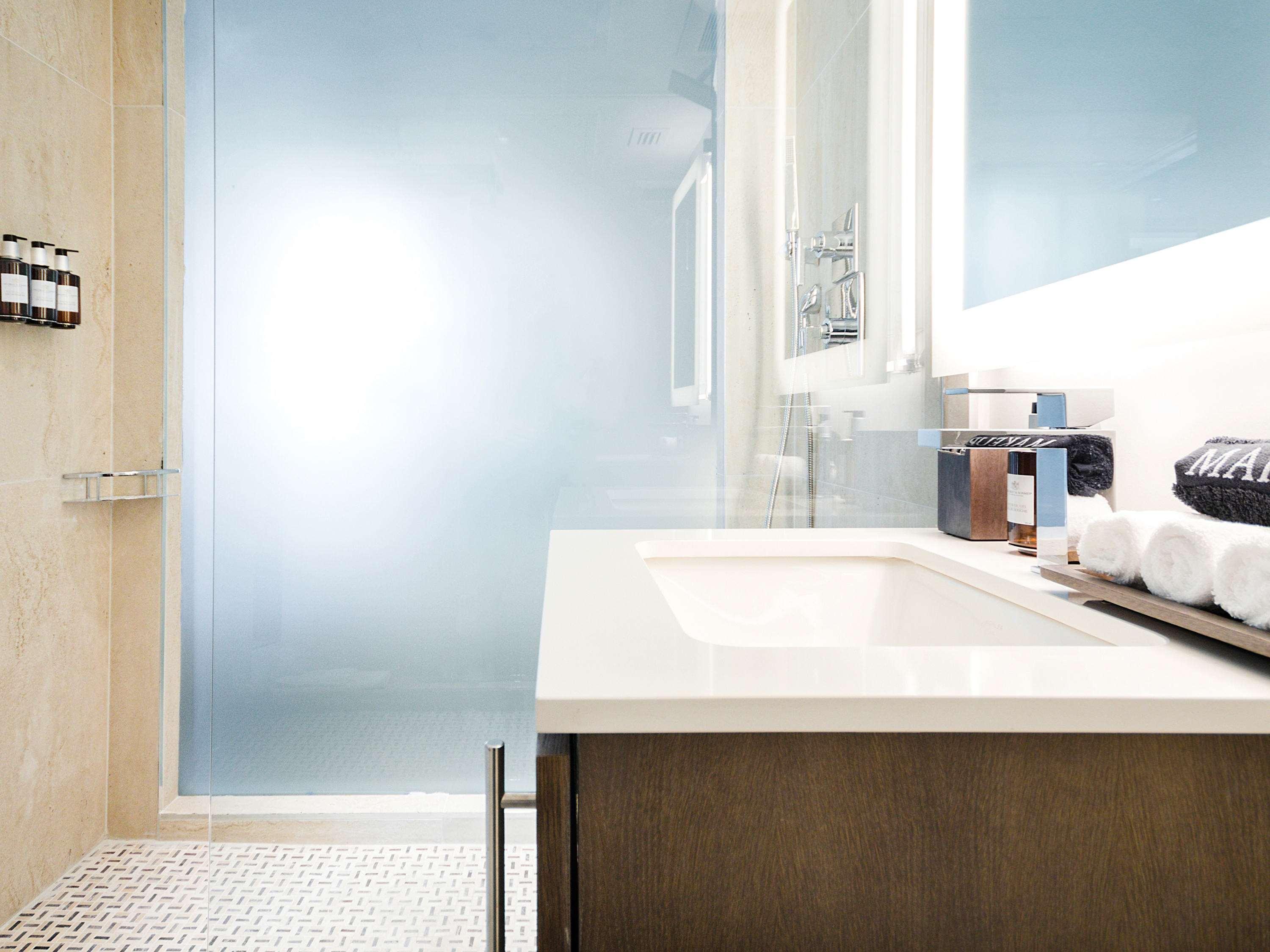 Double Classic Queen Bed