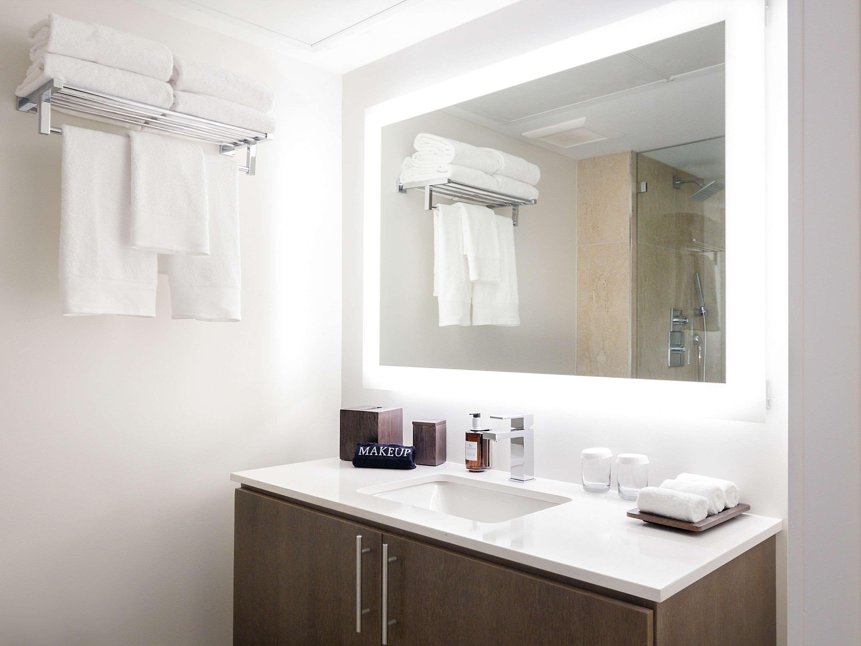 Twin Deluxe Two Queen Beds