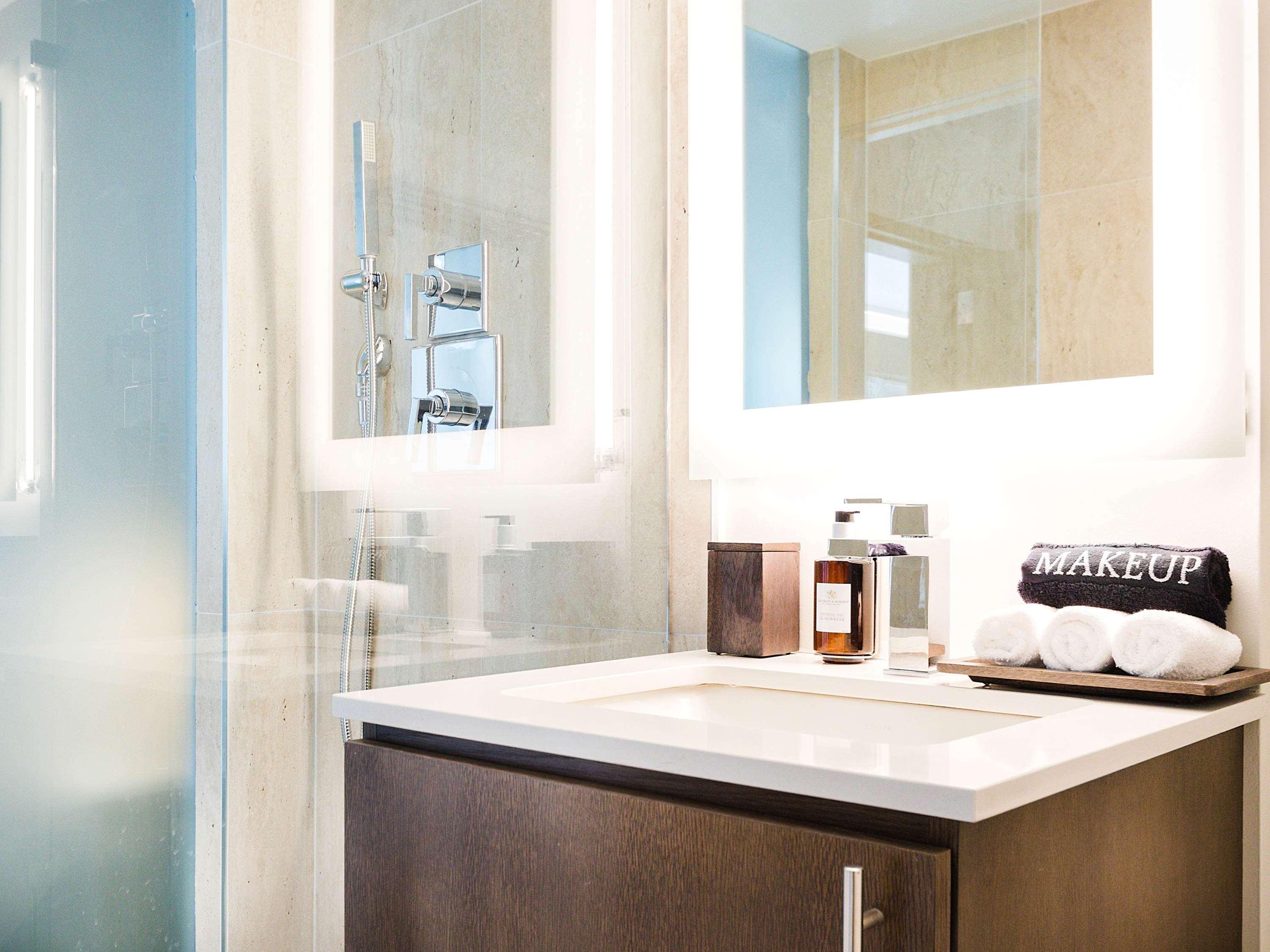 Double Classic Queen Bed