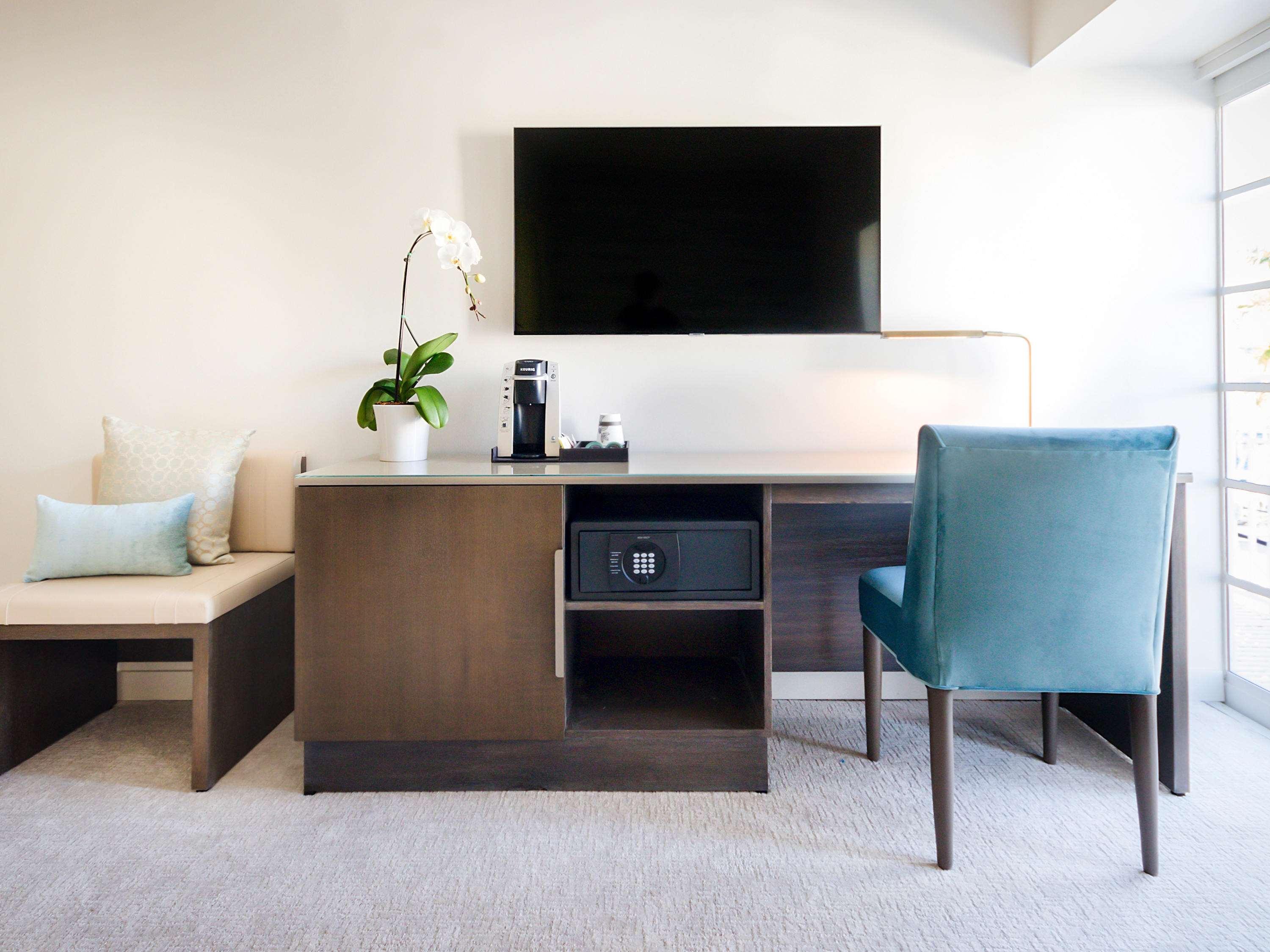 Double Classic Queen Bed