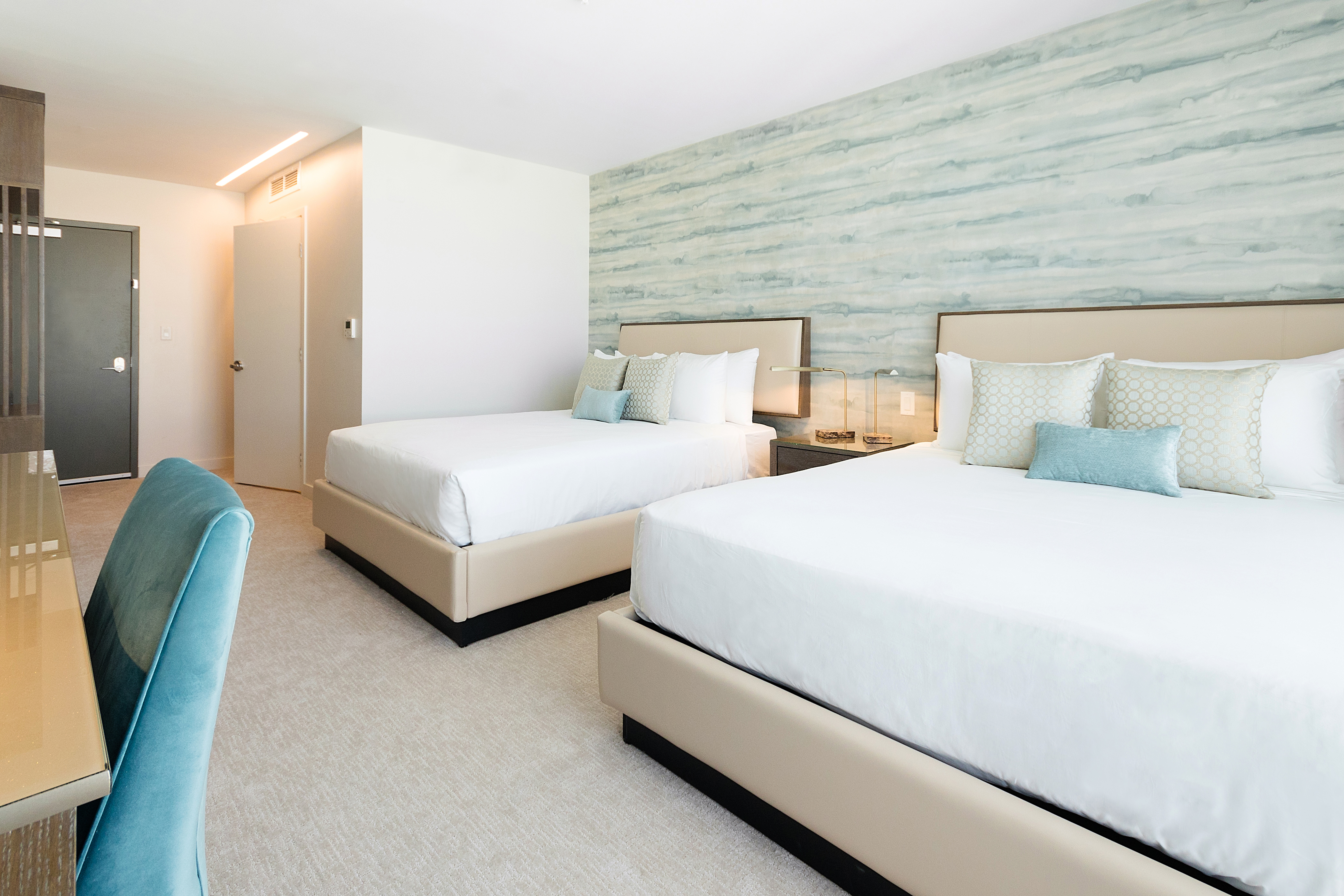 Twin Deluxe Two Queen Beds