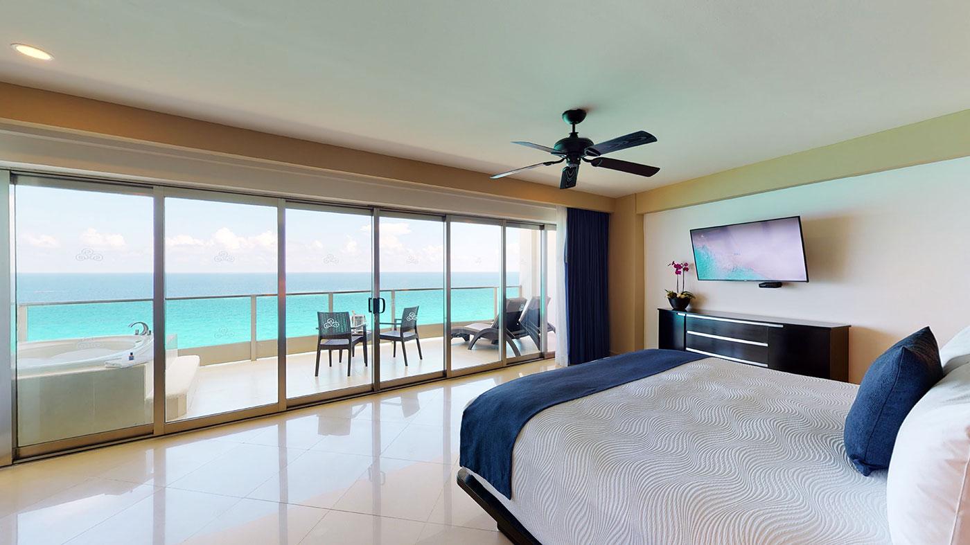Suite Ocean Front King Bed