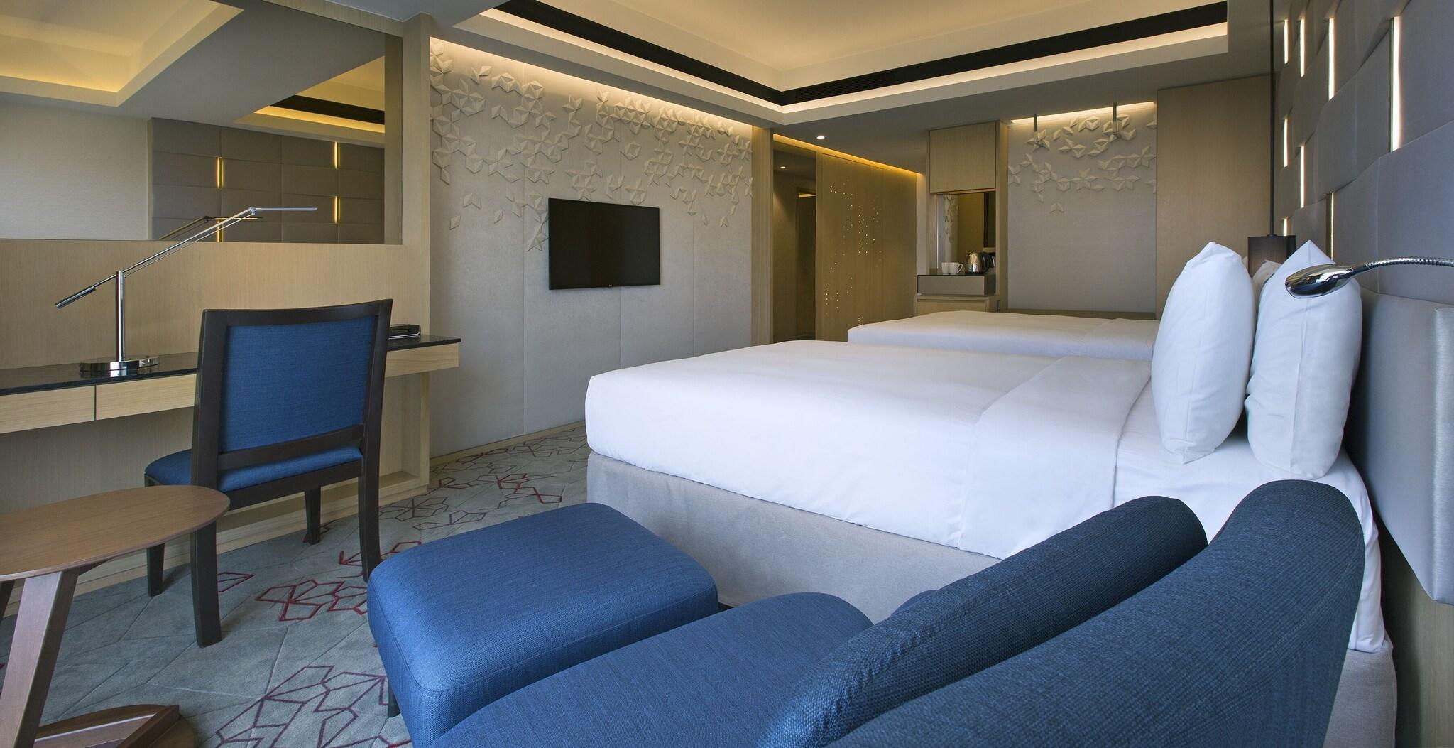 Double City View King Bed