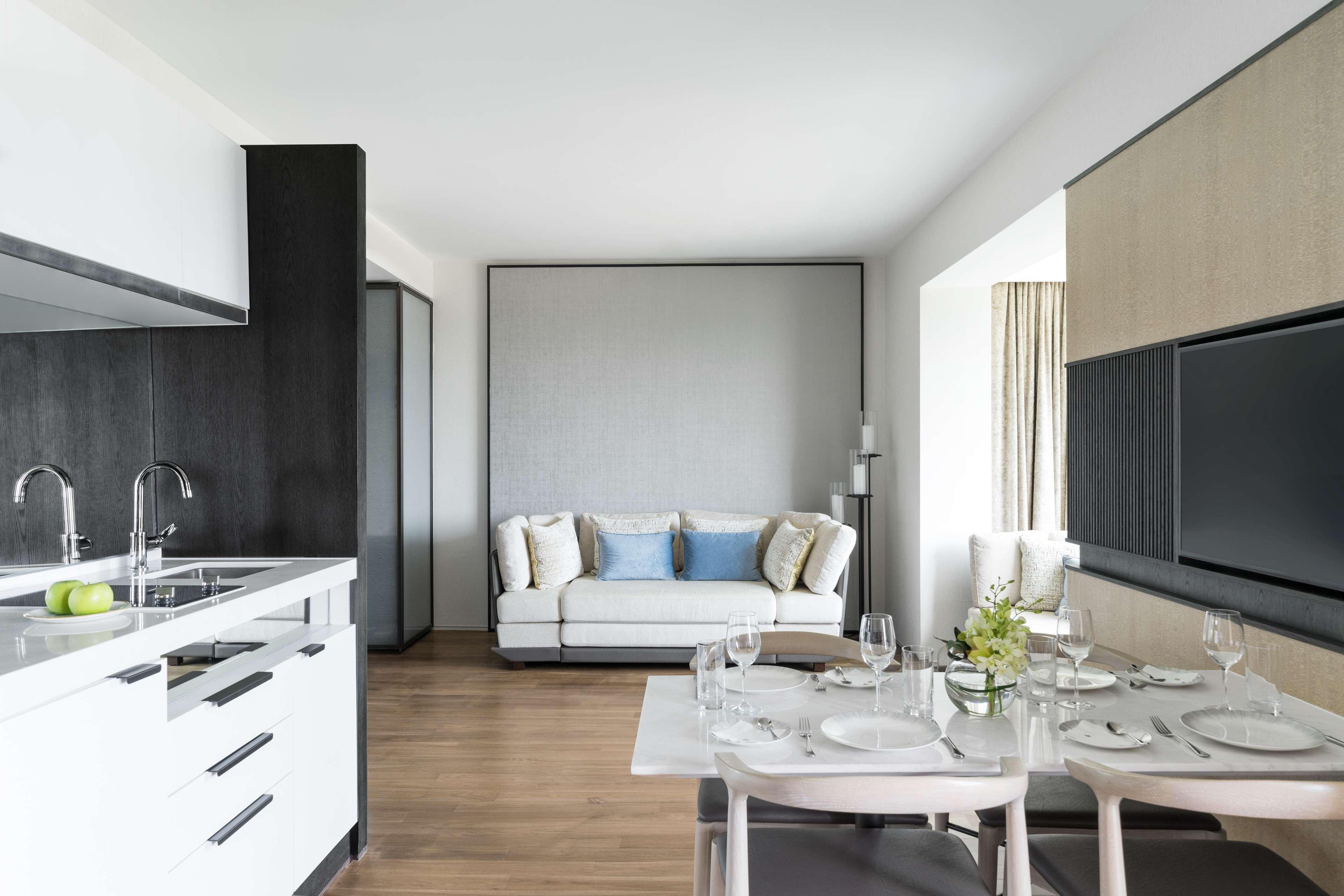 Double Club King Bed