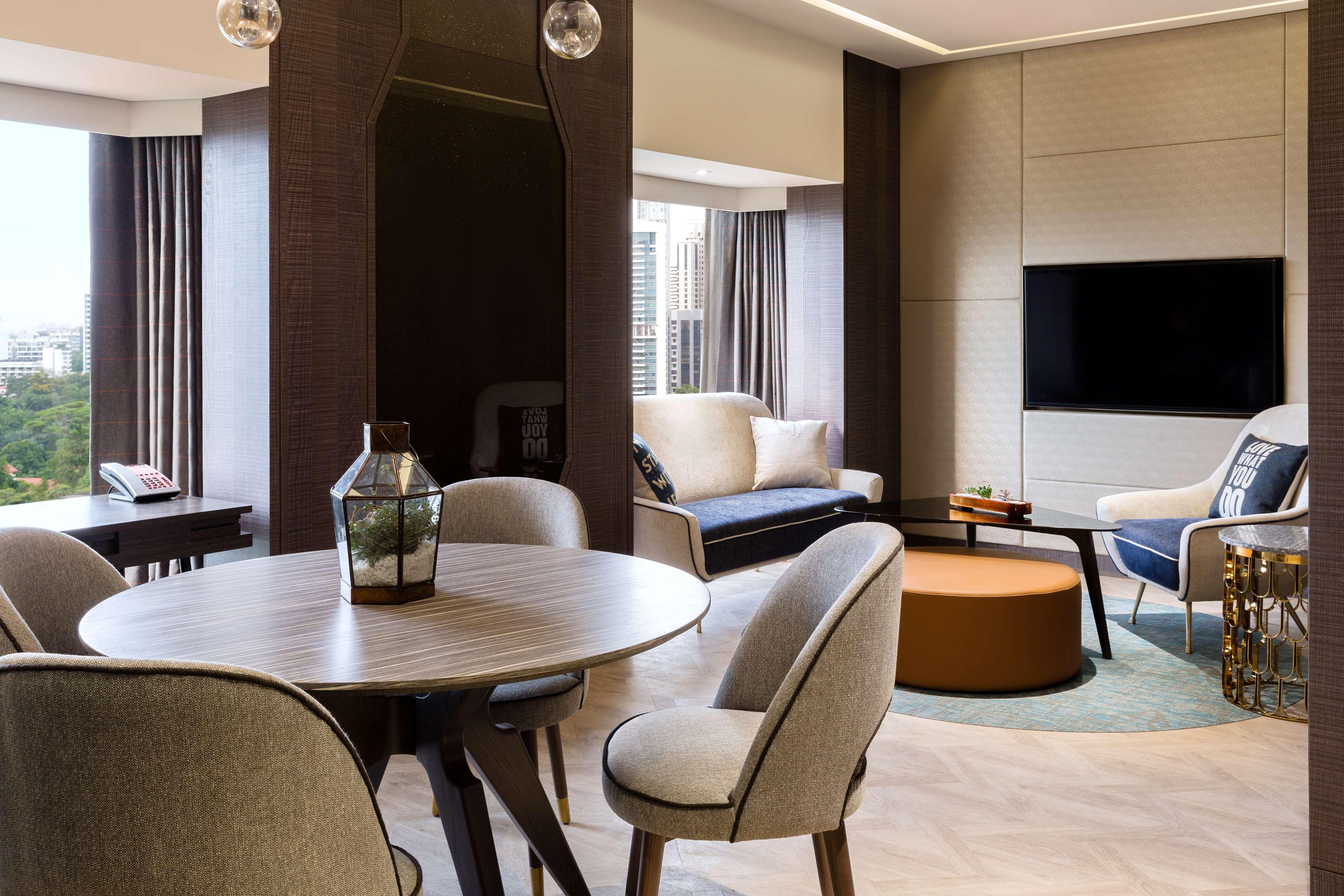 Suite Deluxe King Bed