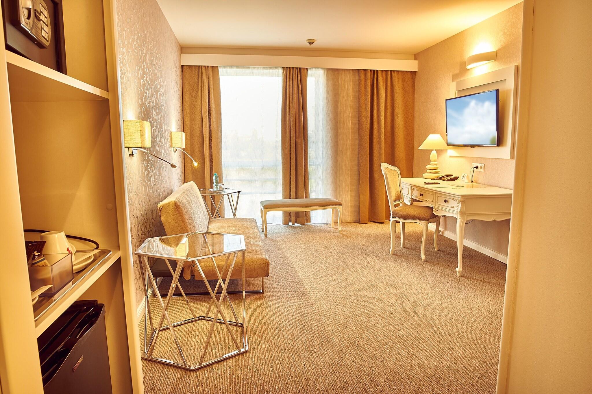 Suite Deluxe Queen Bed