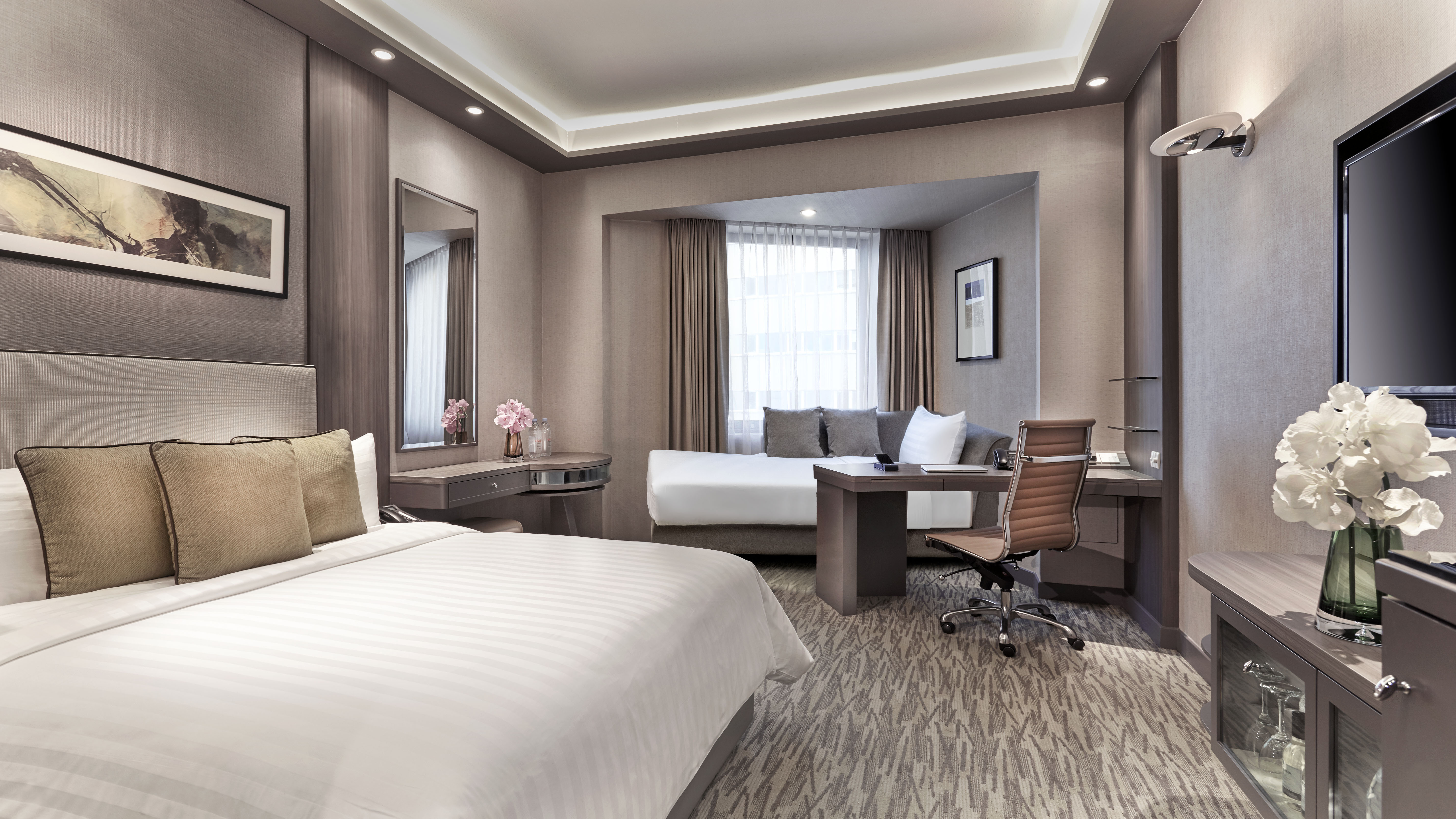 Family Room Club Queen Bed