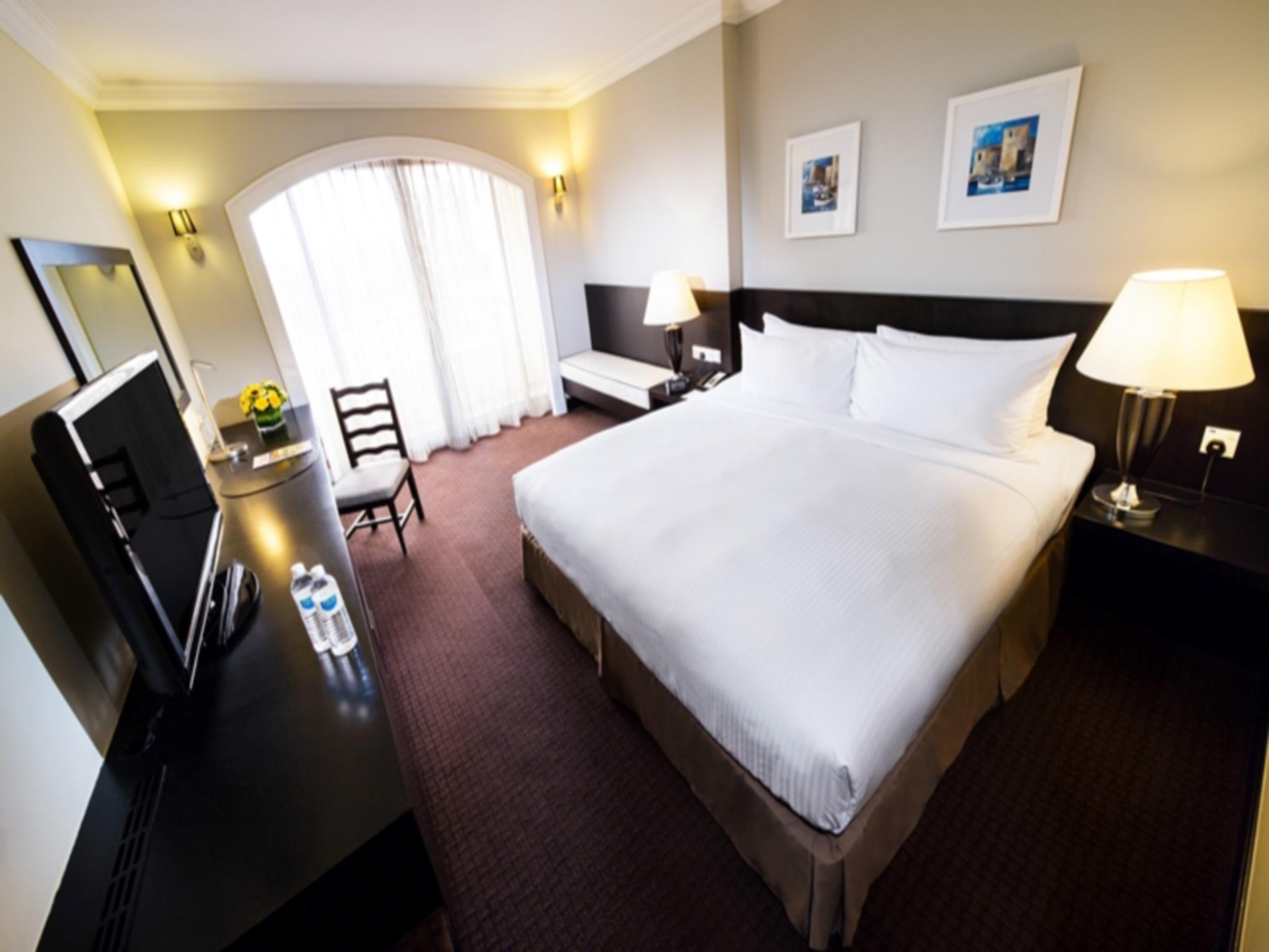 Double or Twin Executive