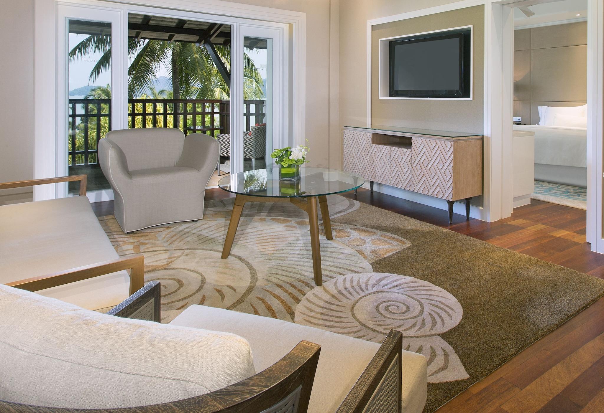 Suite Partial Ocean View King Bed